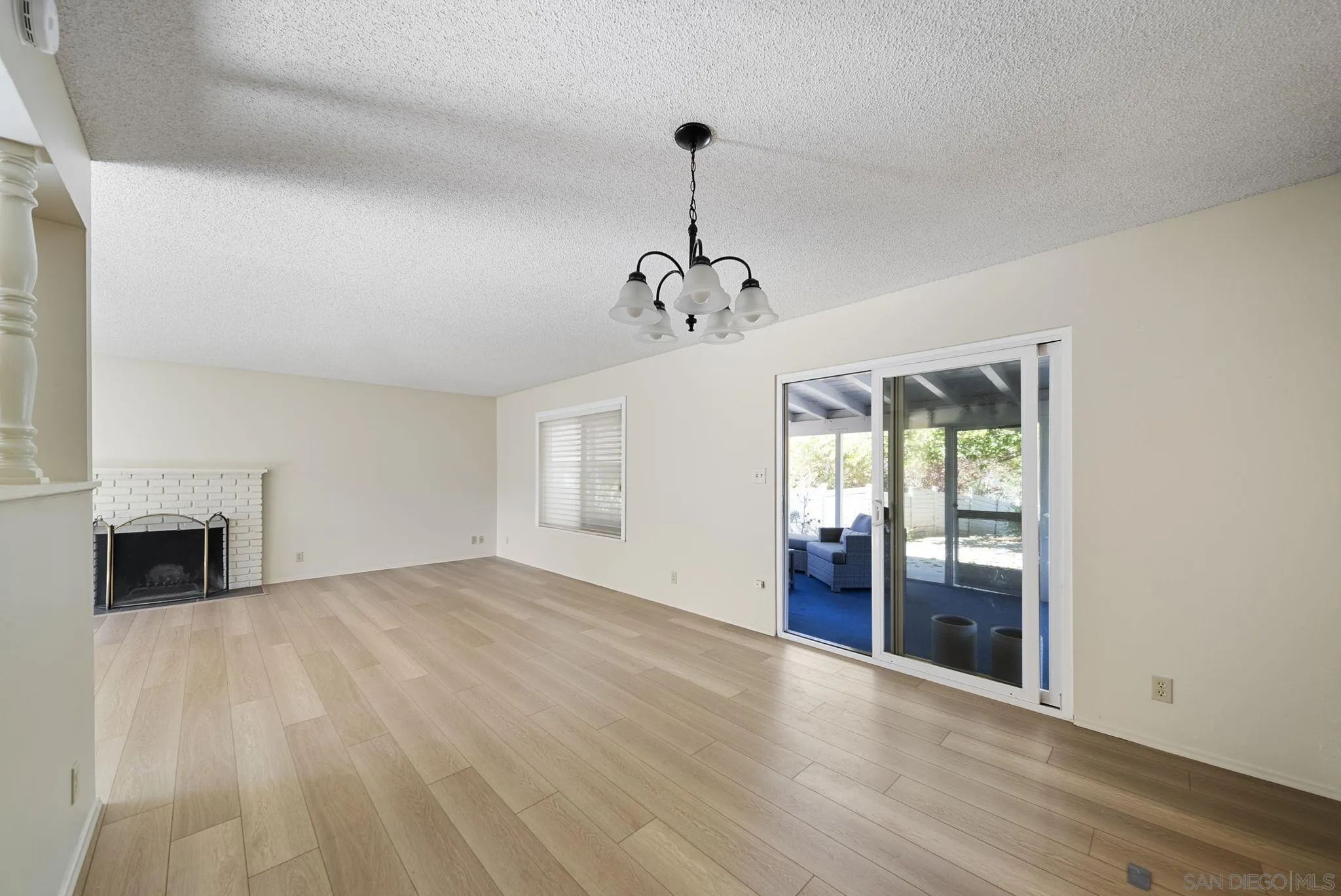 https://cdn.realtyfeed.com/cdn/127/260011642/a046a0da6859f35de3cff0efe708d056.webp