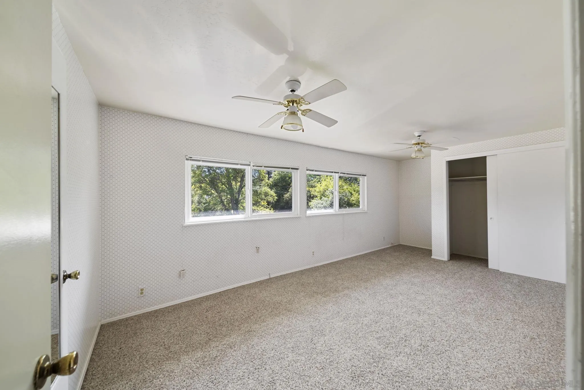 https://cdn.realtyfeed.com/cdn/127/260011642/a6ed3d2d87681ce4d78622c48a584332.webp