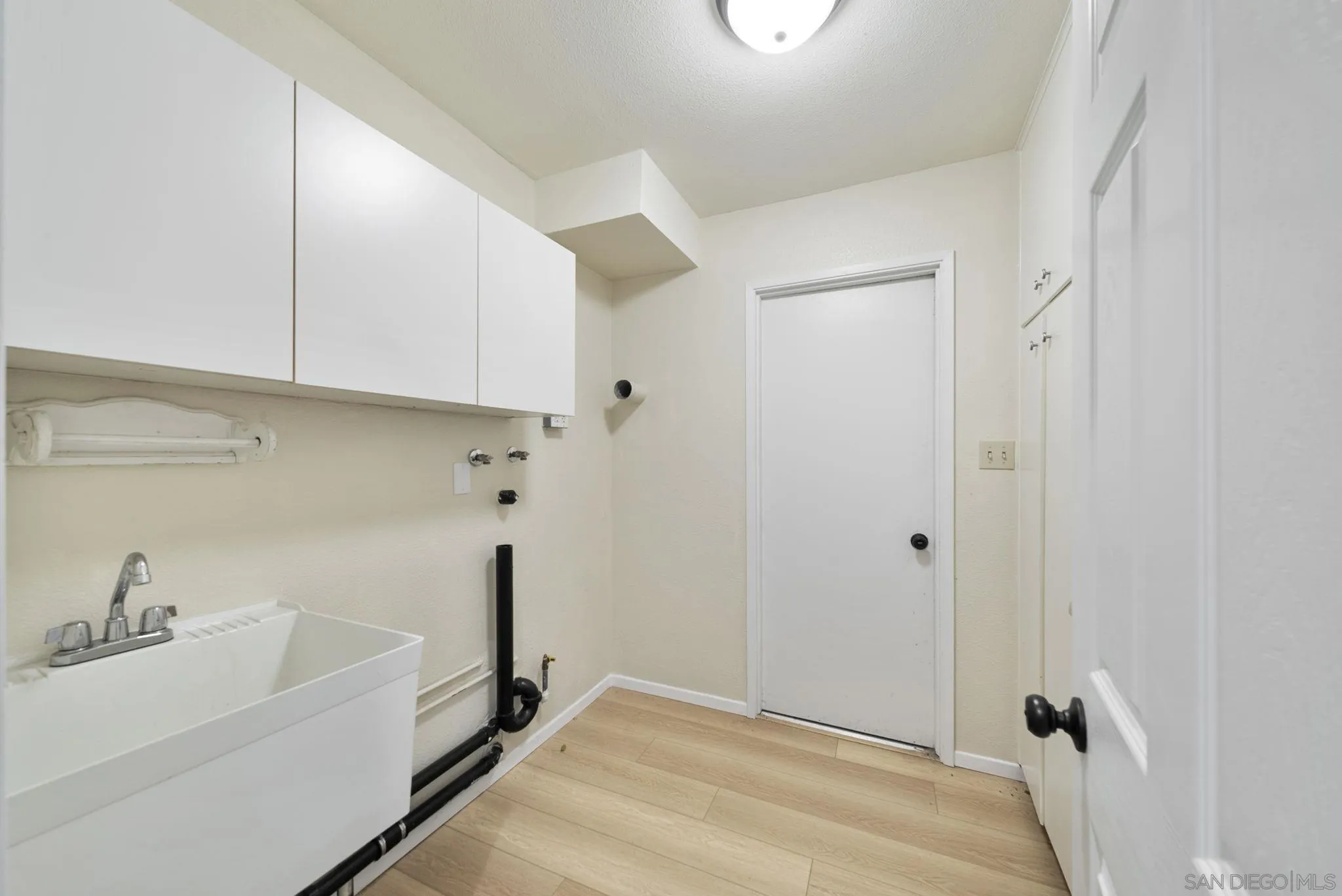 https://cdn.realtyfeed.com/cdn/127/260011642/a99830cd940cf9631518d1bd49c27fb5.webp