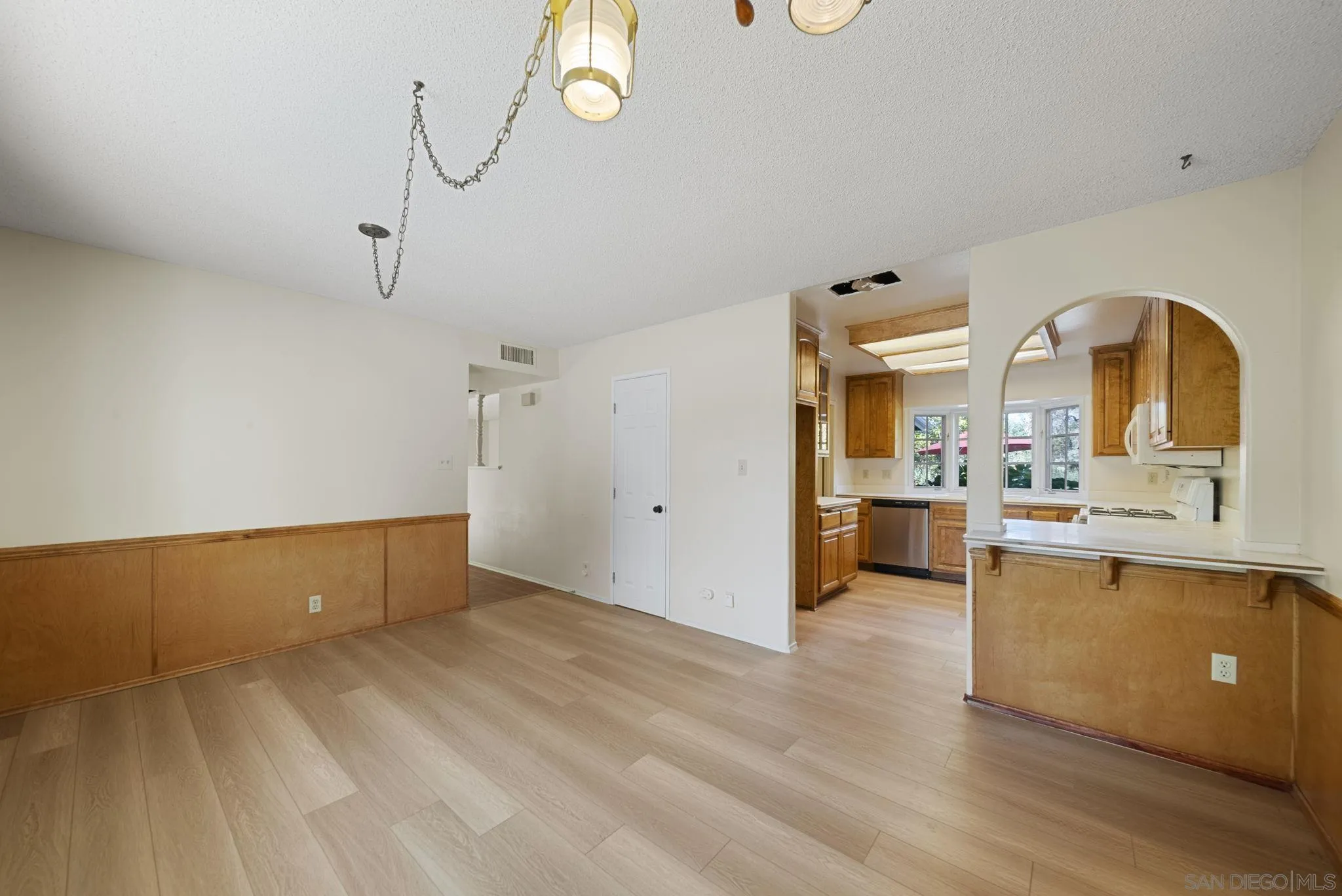 https://cdn.realtyfeed.com/cdn/127/260011642/ac689485a5f0e0878d4721e9a69e588d.webp