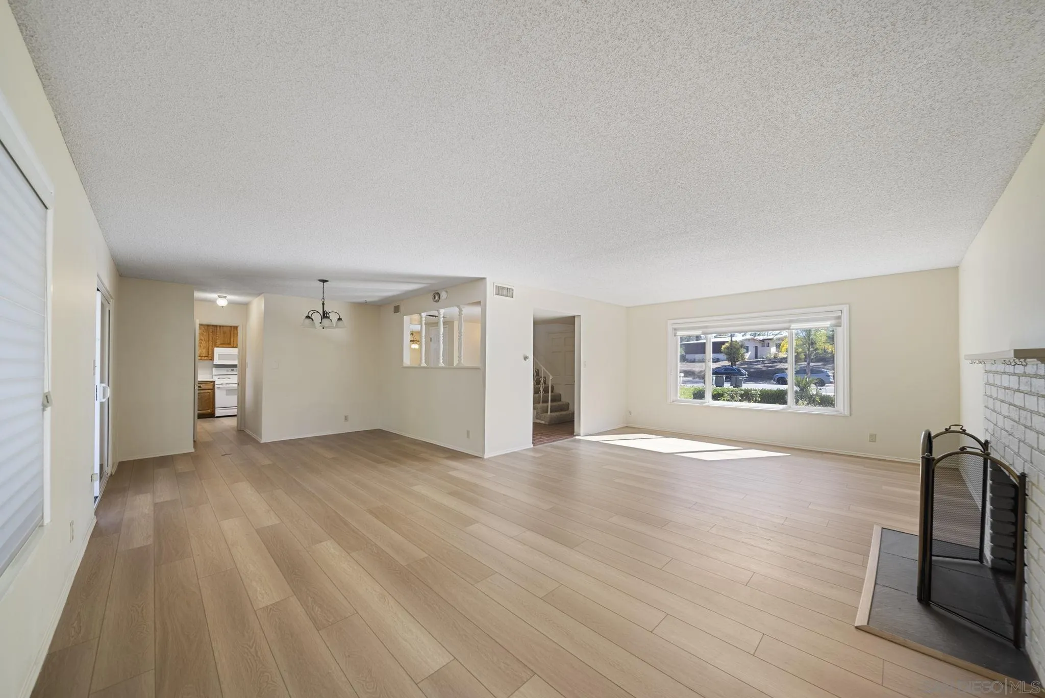 https://cdn.realtyfeed.com/cdn/127/260011642/fc190490c18c65e4f789388e4287bba9.webp