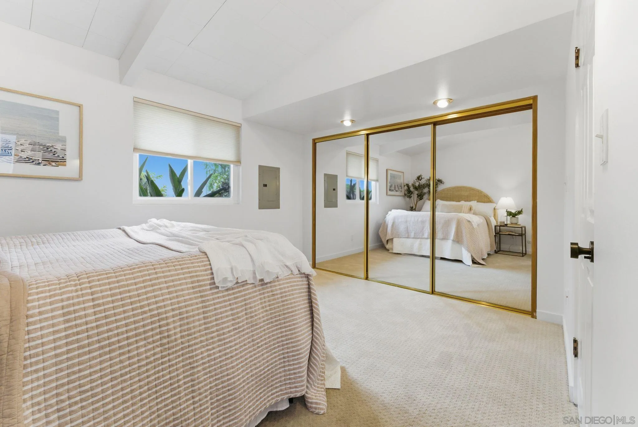 https://cdn.realtyfeed.com/cdn/127/260011645/27537ef780ea6d06d227aa712501be74.webp