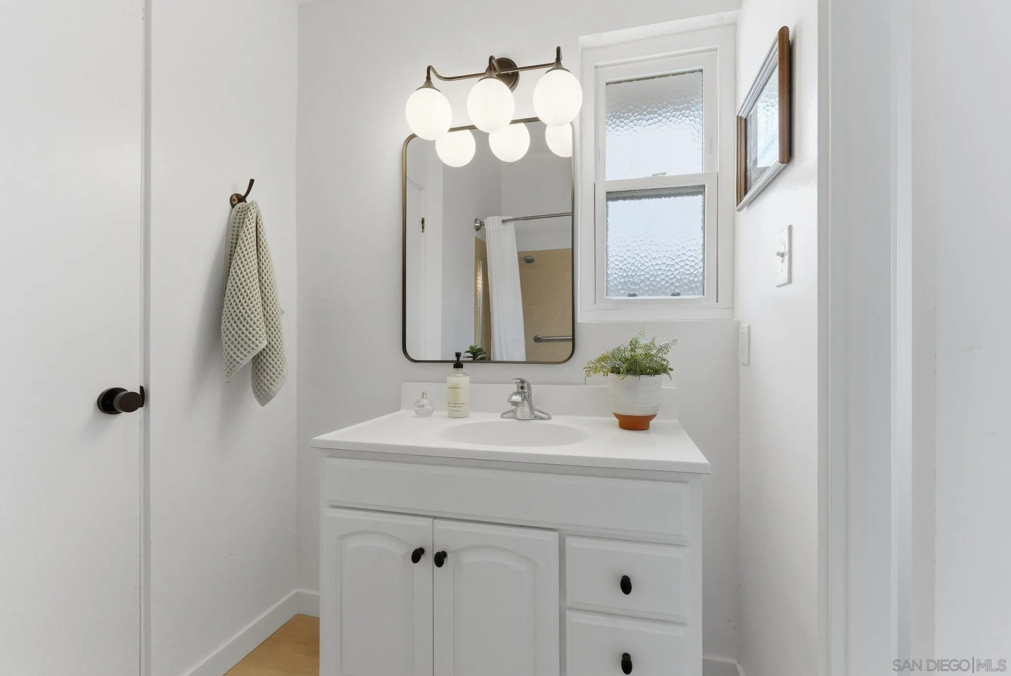 https://cdn.realtyfeed.com/cdn/127/260011645/3f0bc01e3e81686e931ec3b49312f300.webp