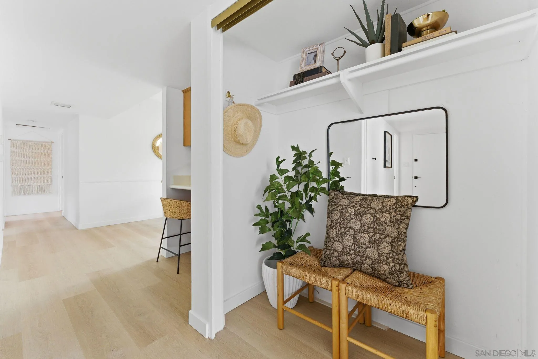 https://cdn.realtyfeed.com/cdn/127/260011645/89fcb017e742670762b3077b3052d7b0.webp