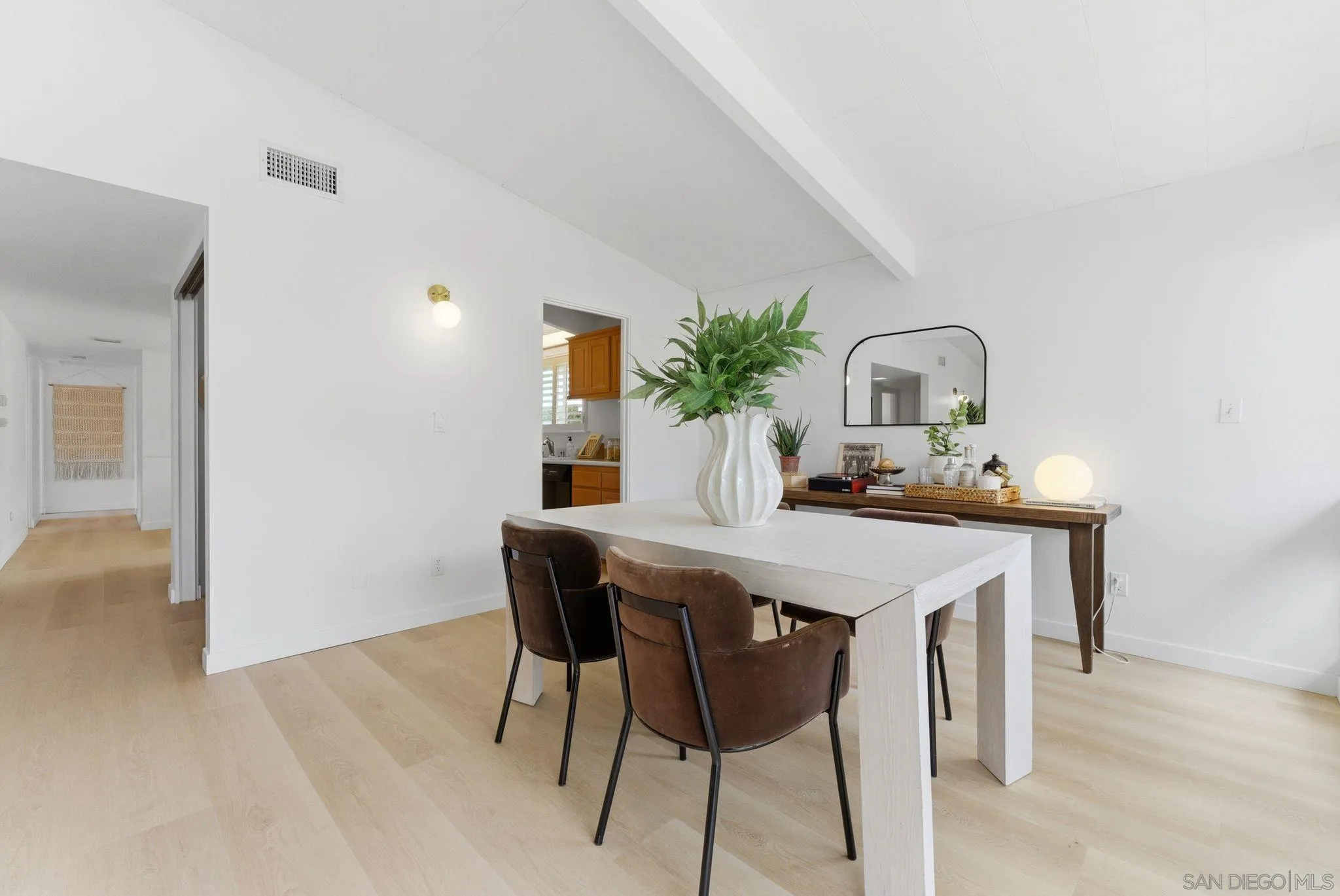 https://cdn.realtyfeed.com/cdn/127/260011645/96d3fe5e7774a6347733cb2576eada7b.webp