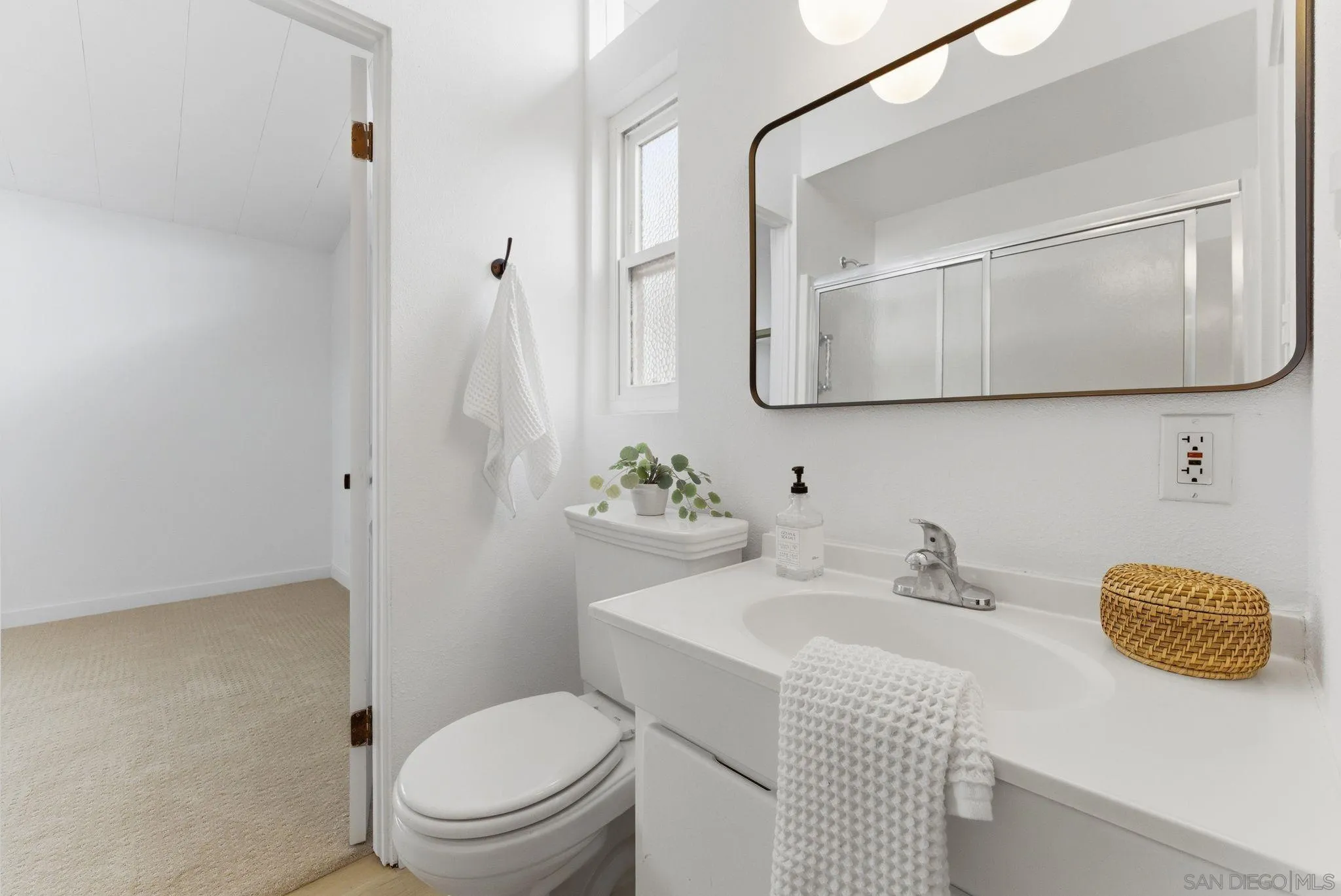 https://cdn.realtyfeed.com/cdn/127/260011645/d6a3a6bcfc605819dd9f10ab89c0073e.webp