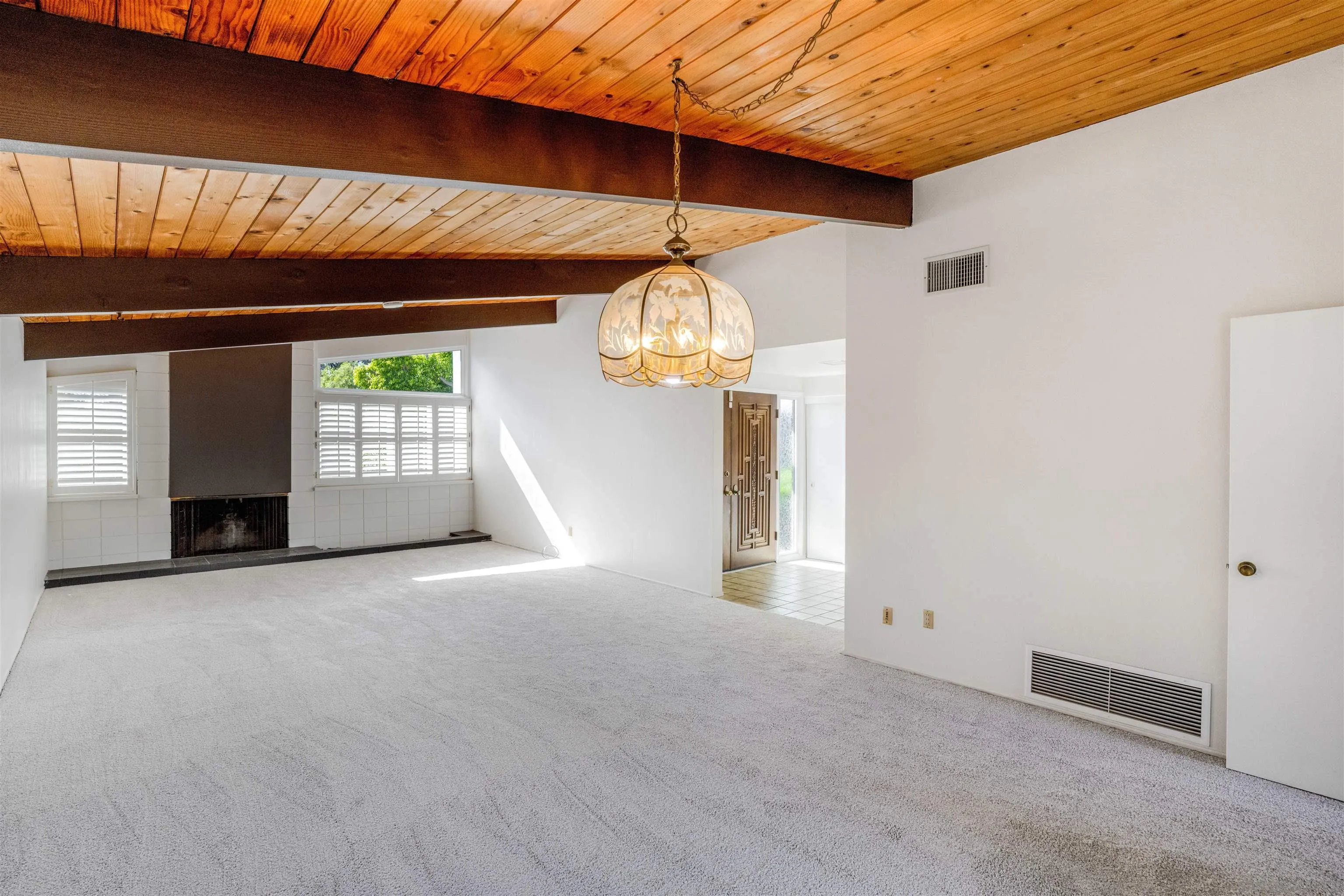 https://cdn.realtyfeed.com/cdn/127/260011649/4a3c8c2f17a29df3a07abb459b5d24dc.webp