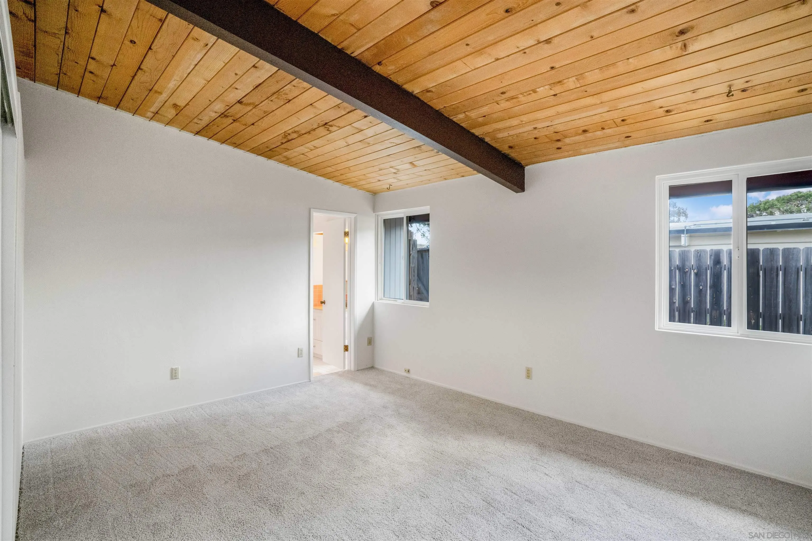 https://cdn.realtyfeed.com/cdn/127/260011649/7806710fac33b56cd290ac360bea354b.webp