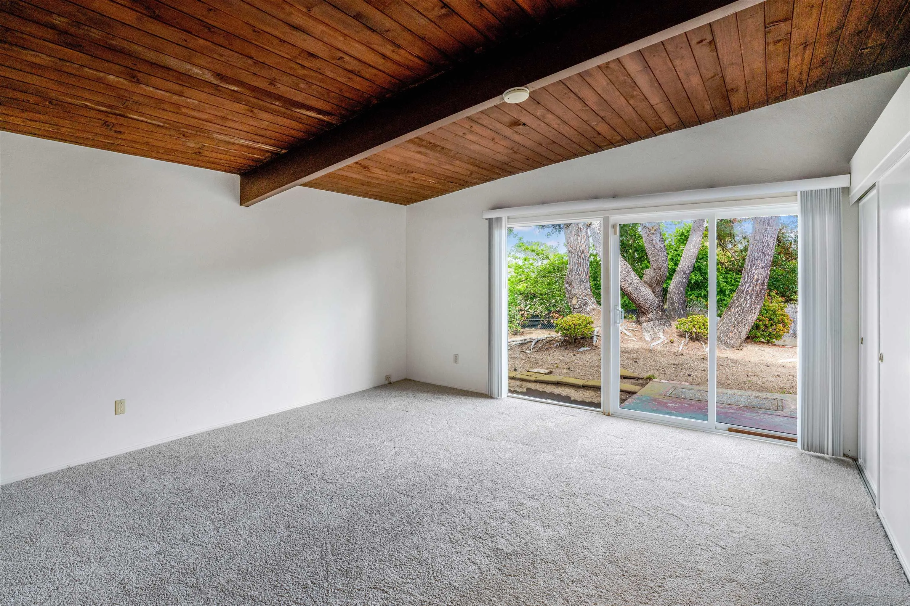 https://cdn.realtyfeed.com/cdn/127/260011649/b88e27b5c9ee8cf40662ab91deec823b.webp