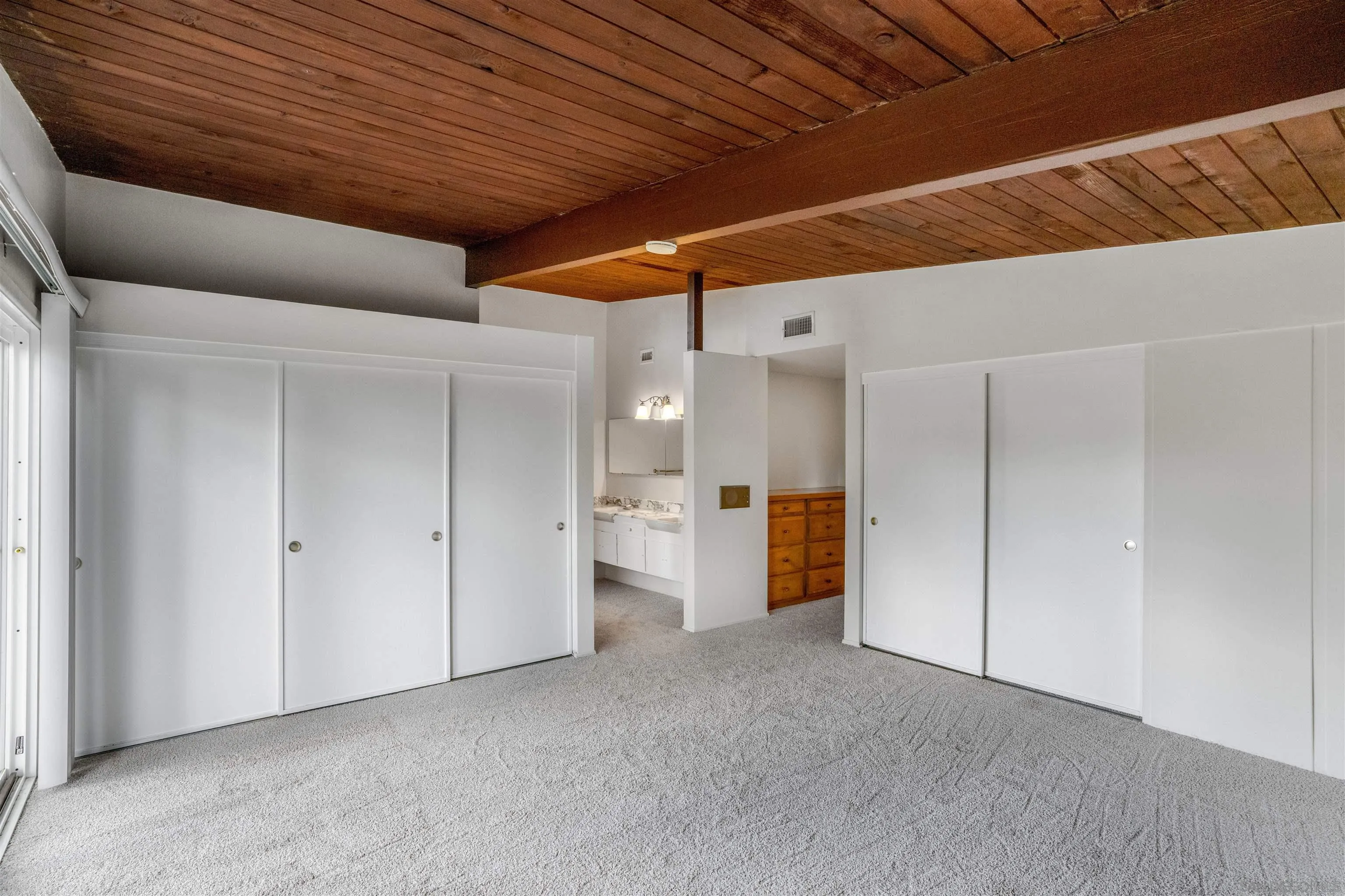 https://cdn.realtyfeed.com/cdn/127/260011649/d5e73411cbe73902860839f547dc7b11.webp