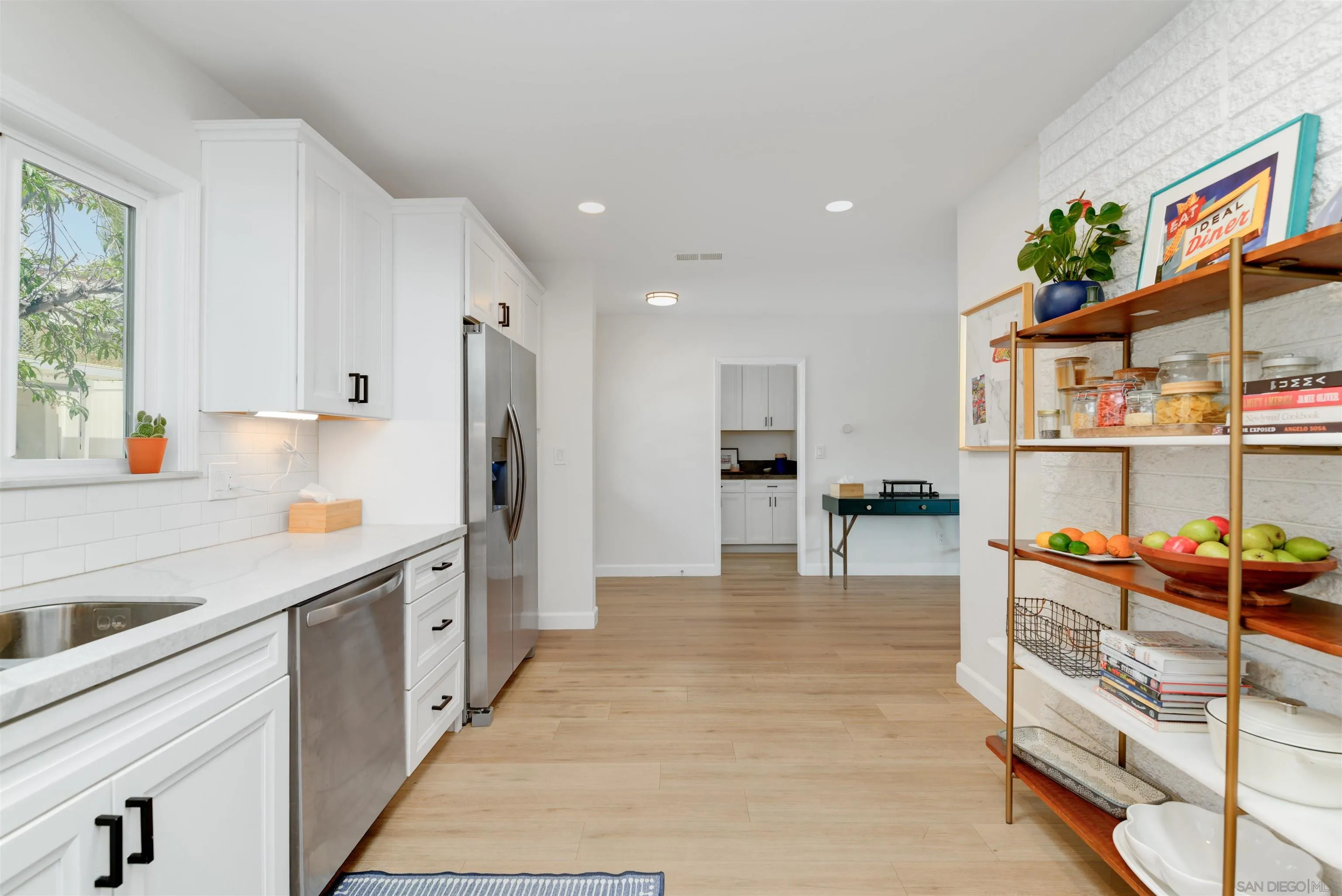 https://cdn.realtyfeed.com/cdn/127/260011656/aa6fc0734ad59cb756595dfb4a592a77.webp