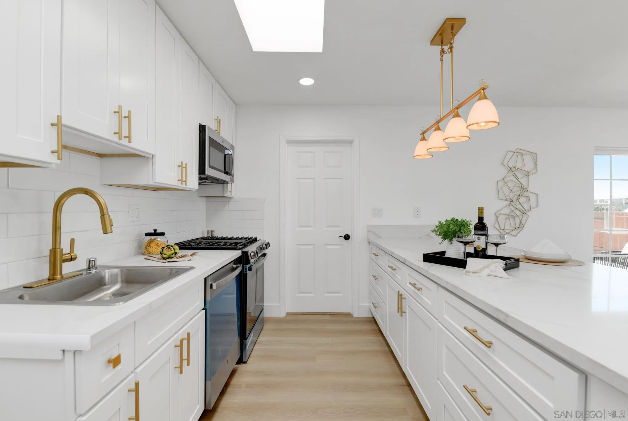 https://cdn.realtyfeed.com/cdn/127/260011659/4bdf6b9e87e2f990a4280f9c0f8edaa9.webp