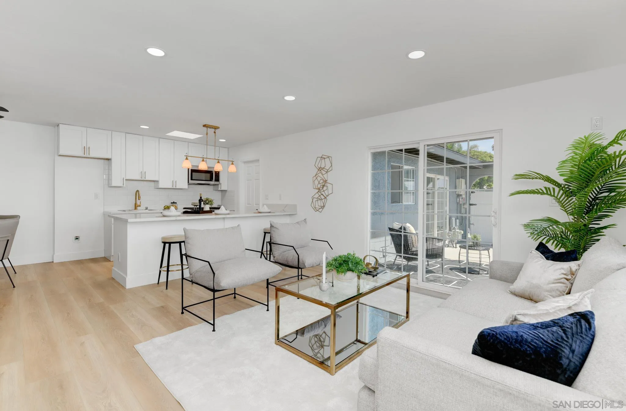 https://cdn.realtyfeed.com/cdn/127/260011659/7909dd9a7b4a3d42e5b1ffc199739822.webp