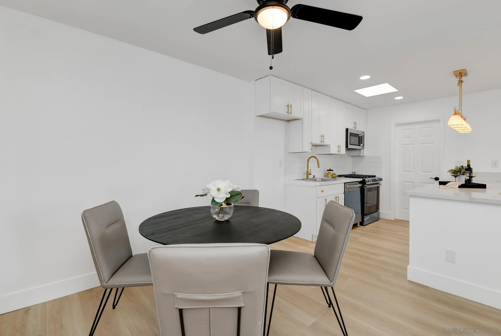 https://cdn.realtyfeed.com/cdn/127/260011659/9d3e046b50fecf7b81d569f6d8216564.webp
