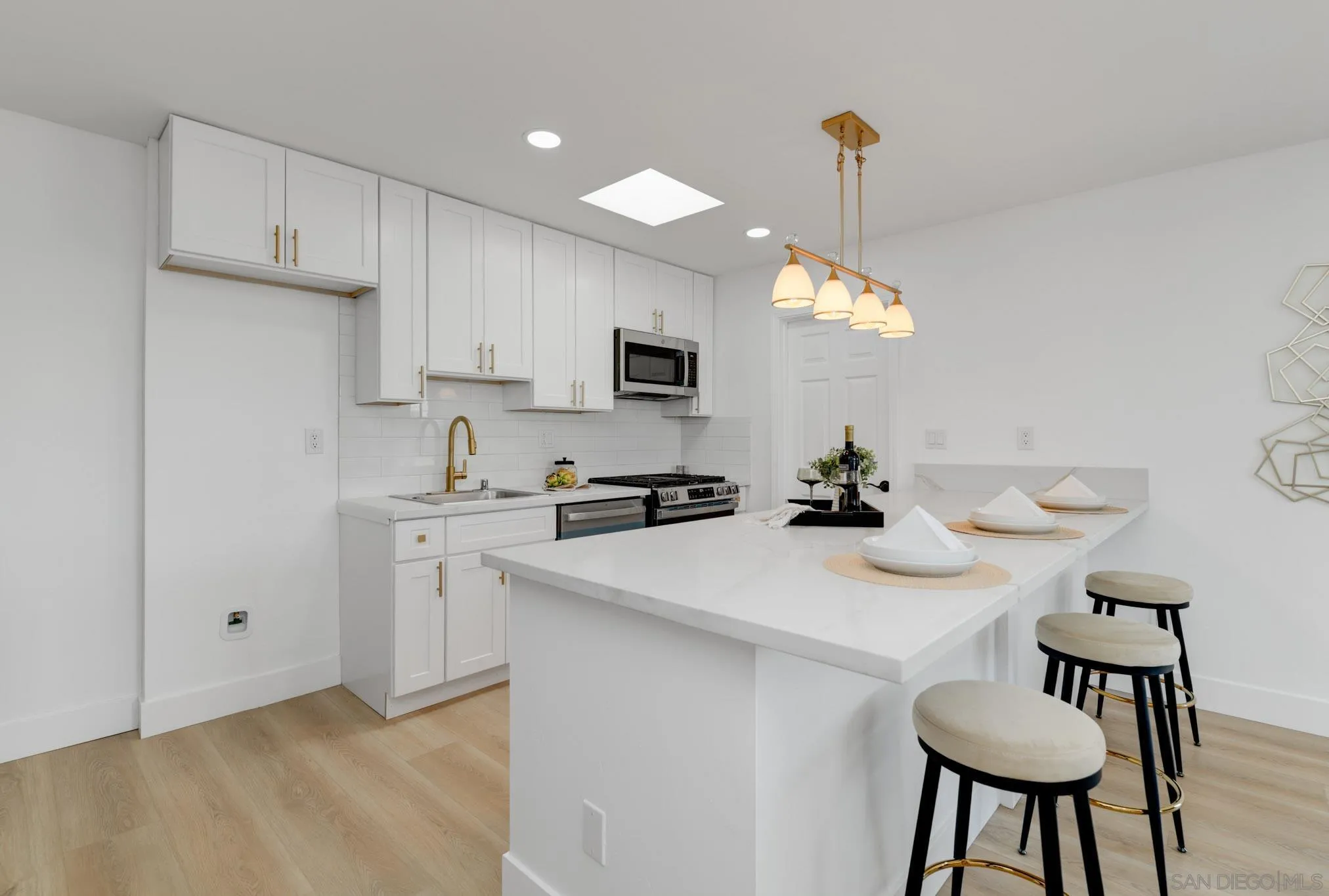 https://cdn.realtyfeed.com/cdn/127/260011659/a5f3f56ee0f285a3bc366c28ff72671c.webp