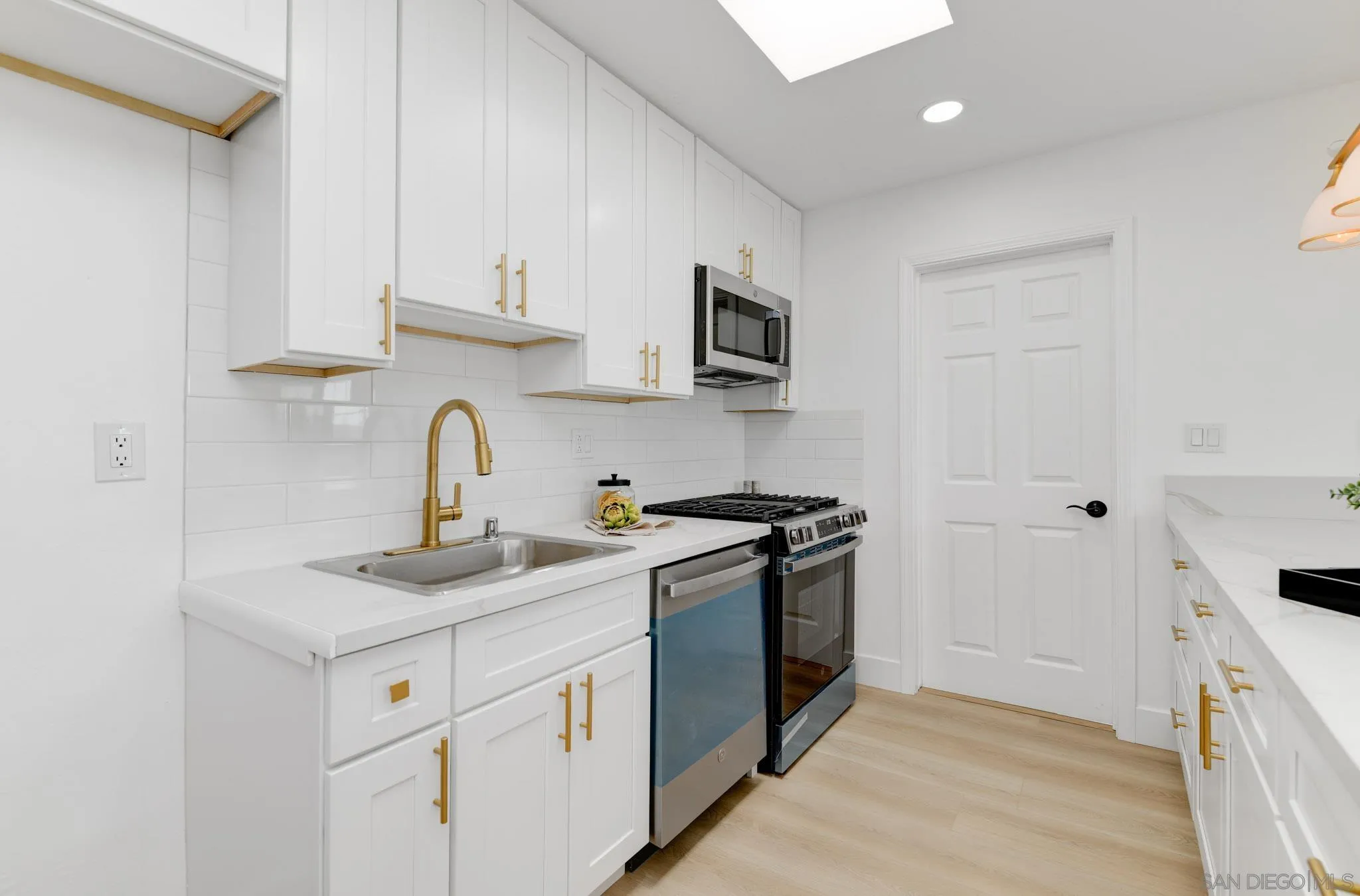 https://cdn.realtyfeed.com/cdn/127/260011659/ddaa12e818d7cf990a4350db35ae8057.webp