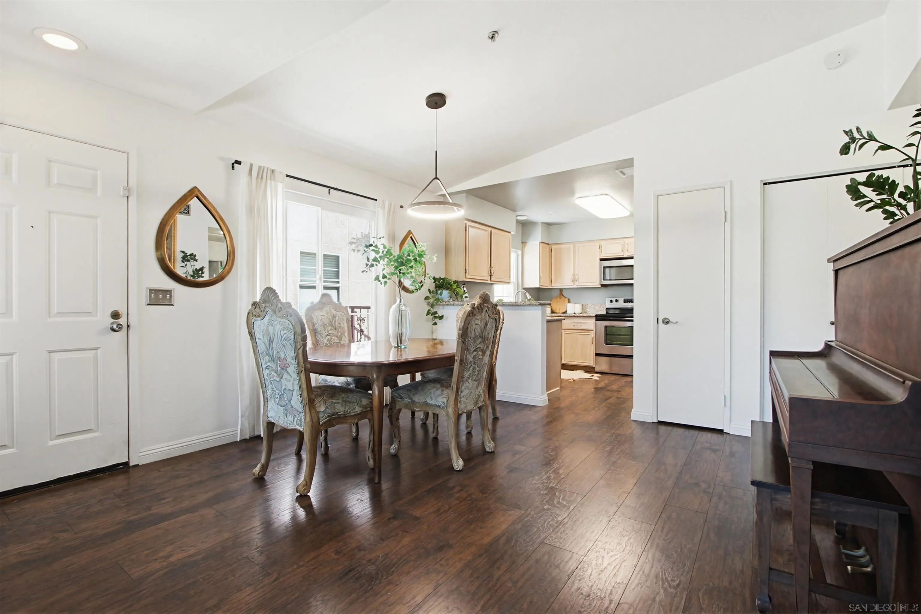 Photo #7: 260011661 Listing: Photo #7