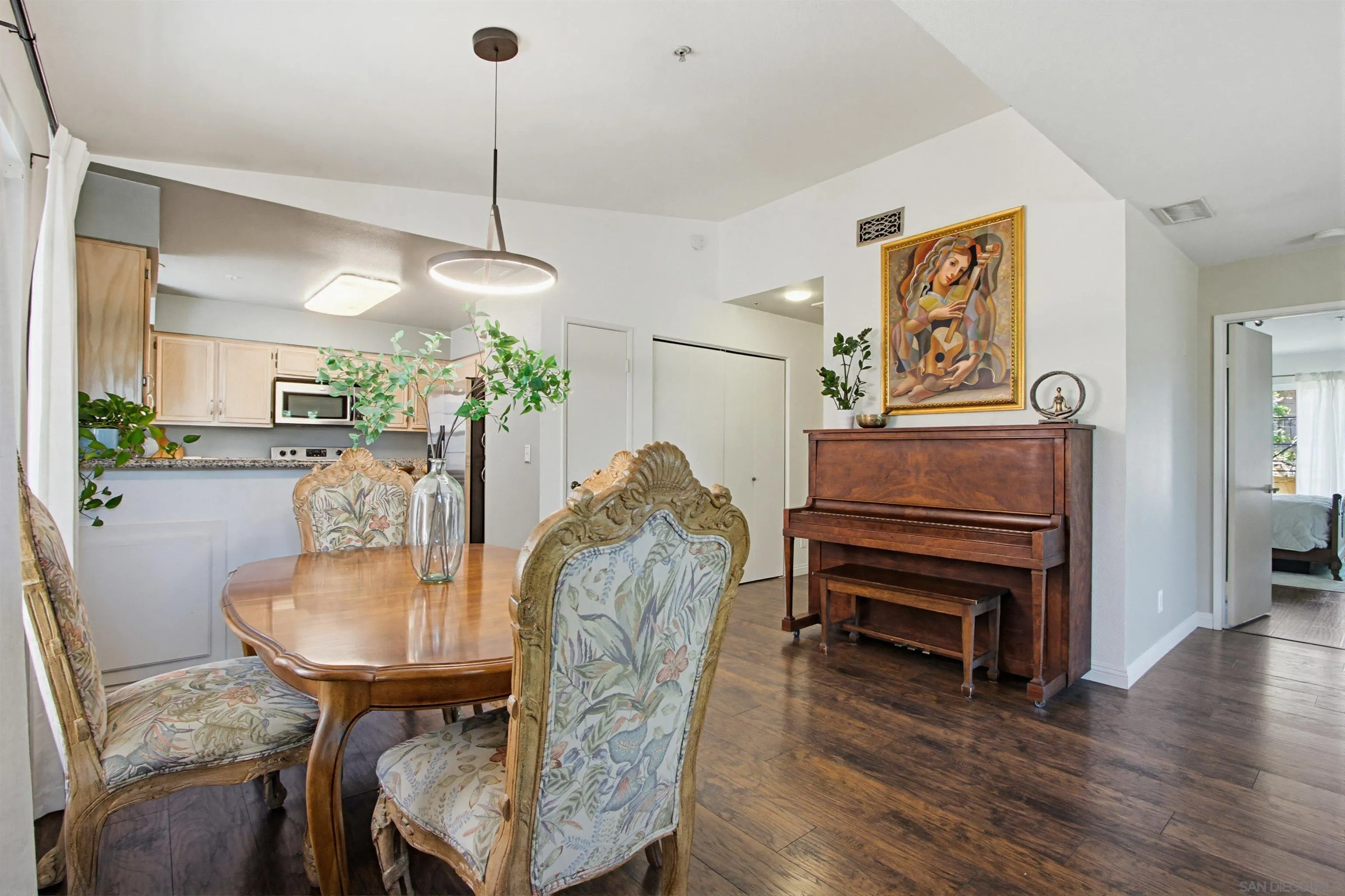 Photo #5: 260011661 Listing: Photo #5