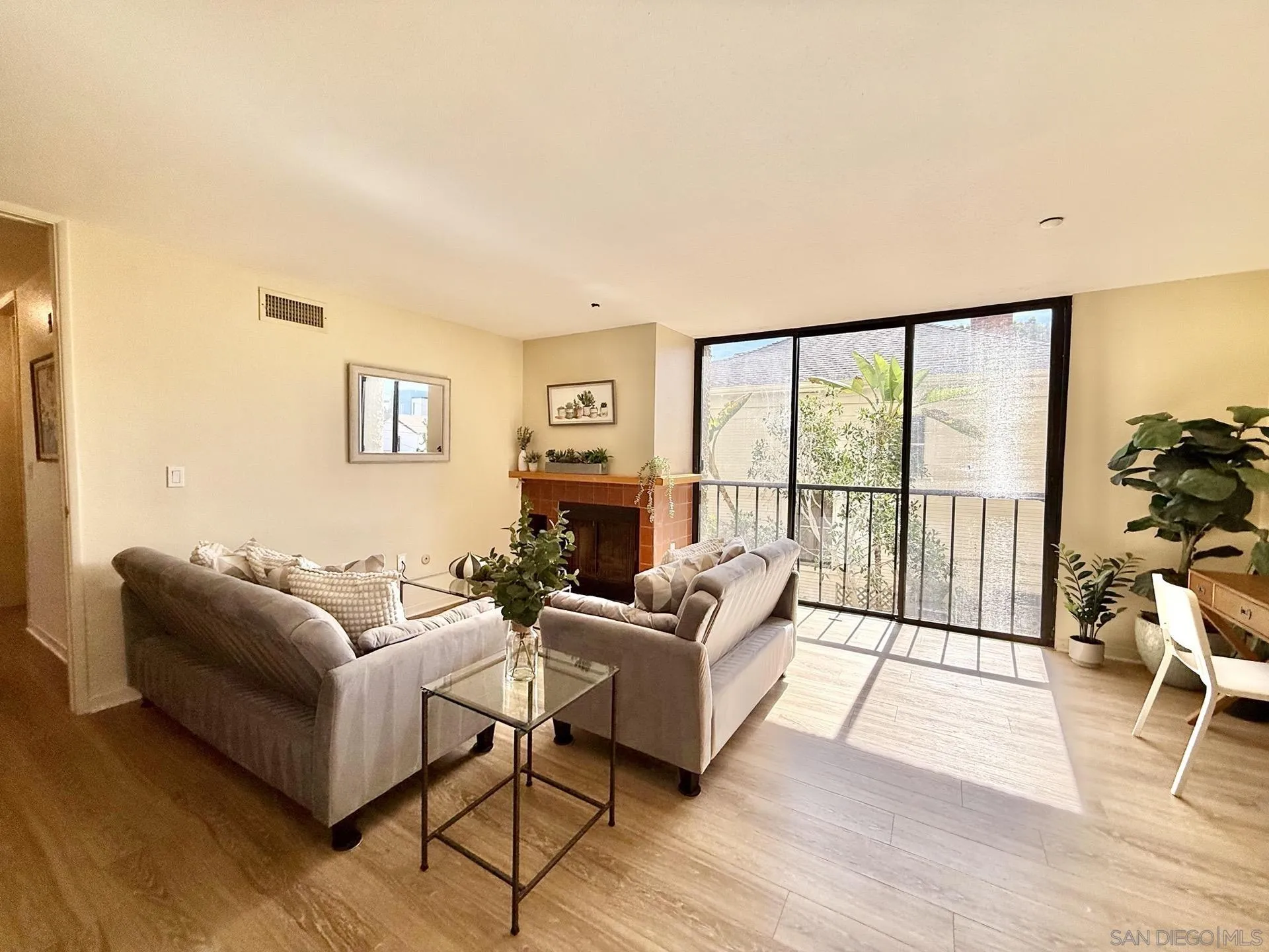Photo #1: 260011665 Listing: Photo #1