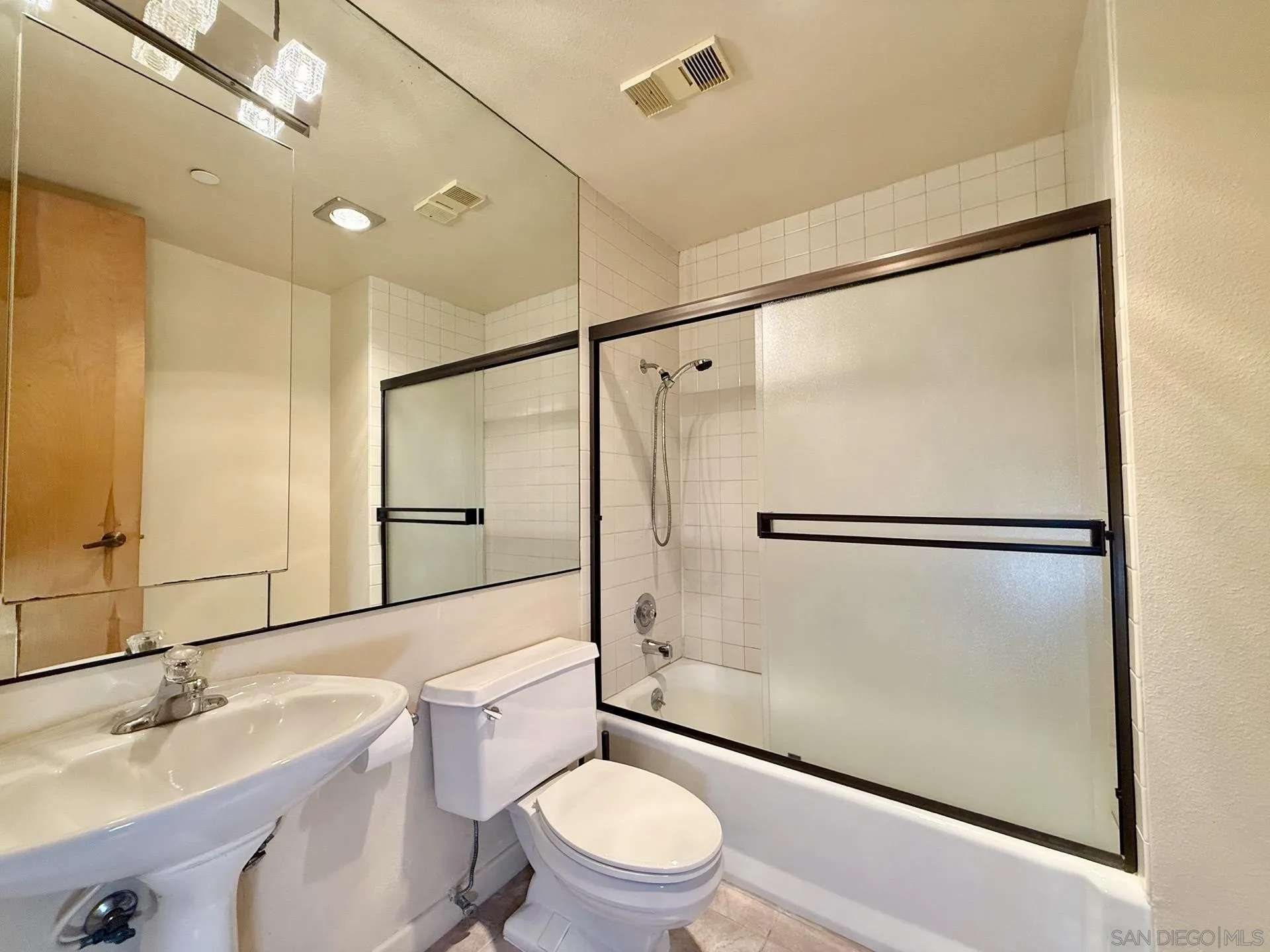 Photo #37: 260011665 Listing: Photo #37