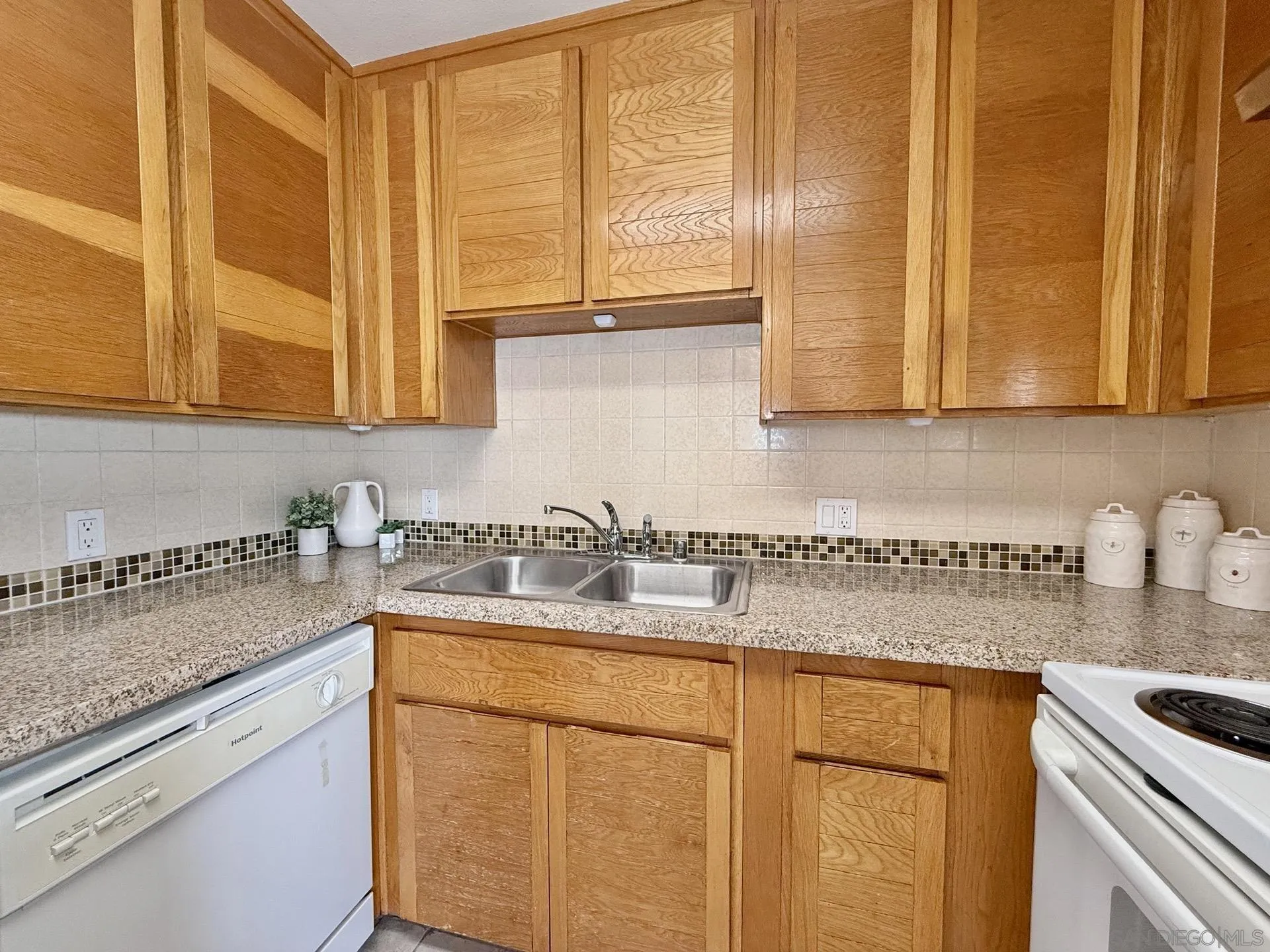 Photo #15: 260011665 Listing: Photo #15