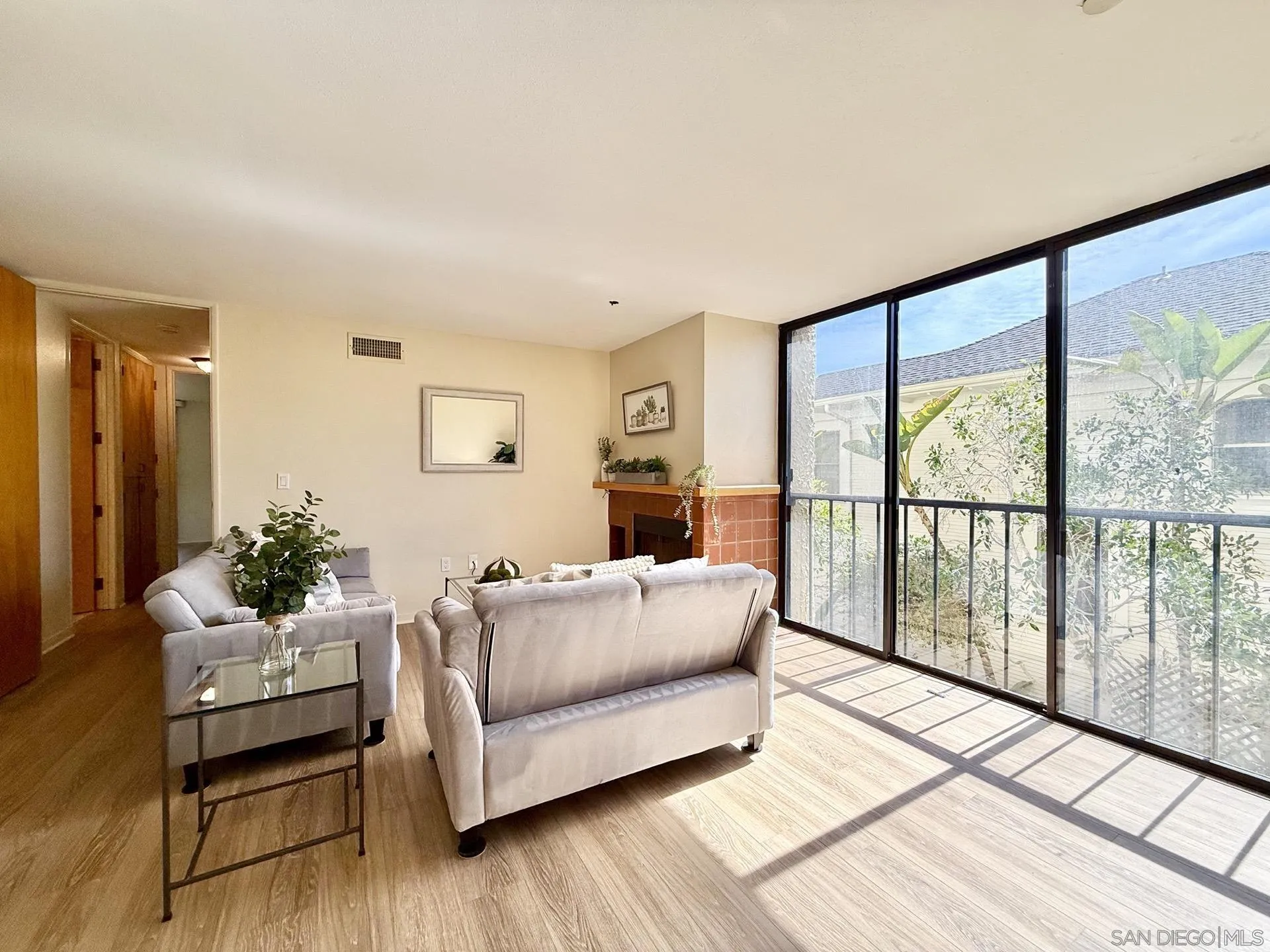 Photo #2: 260011665 Listing: Photo #2
