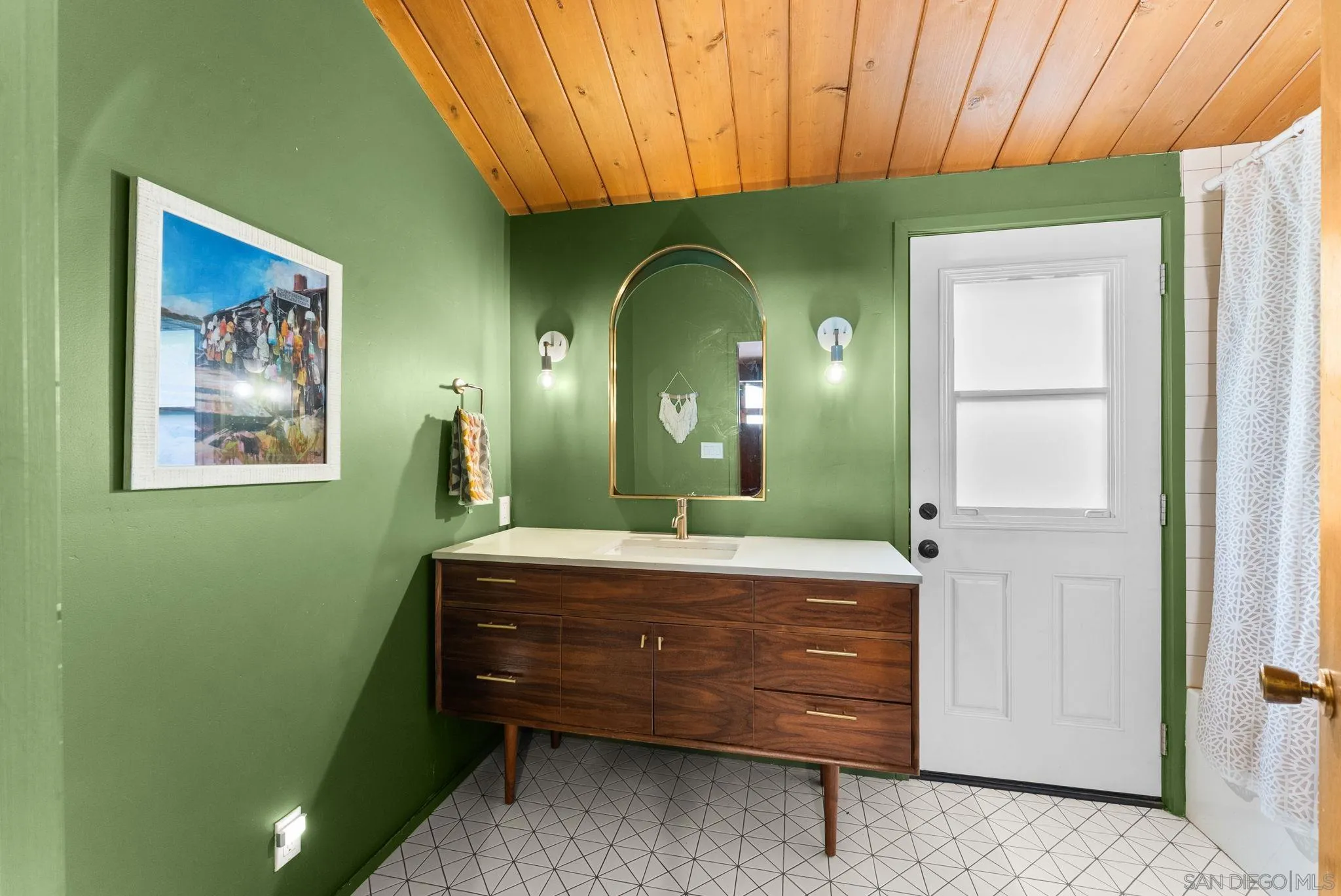 https://cdn.realtyfeed.com/cdn/127/260011667/cd3a8b8dd7f79dd5a245acbe6ca56488.webp