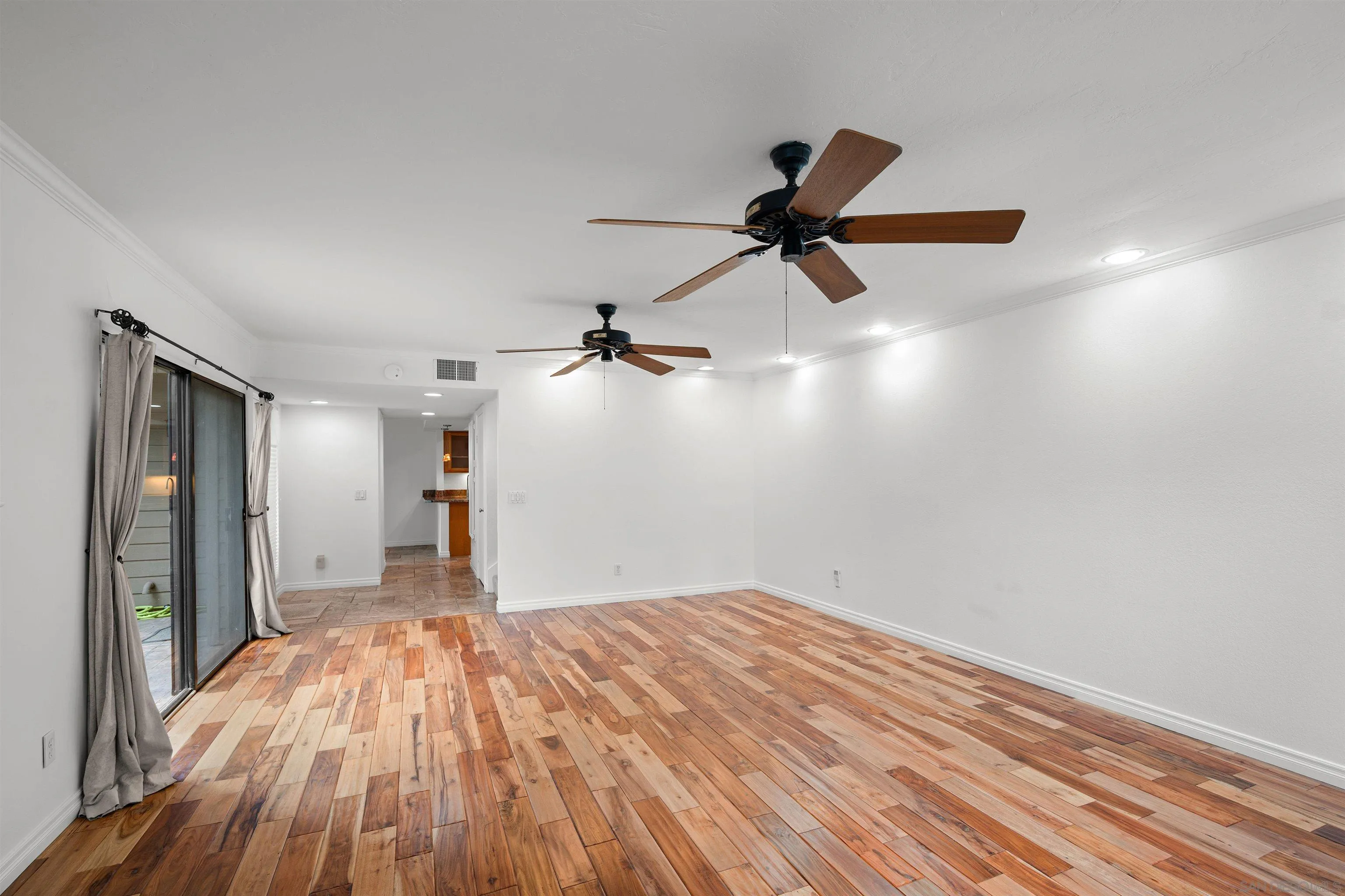 https://cdn.realtyfeed.com/cdn/127/260011669/415f23f78586c2cda2ee5e279fbe5904.webp