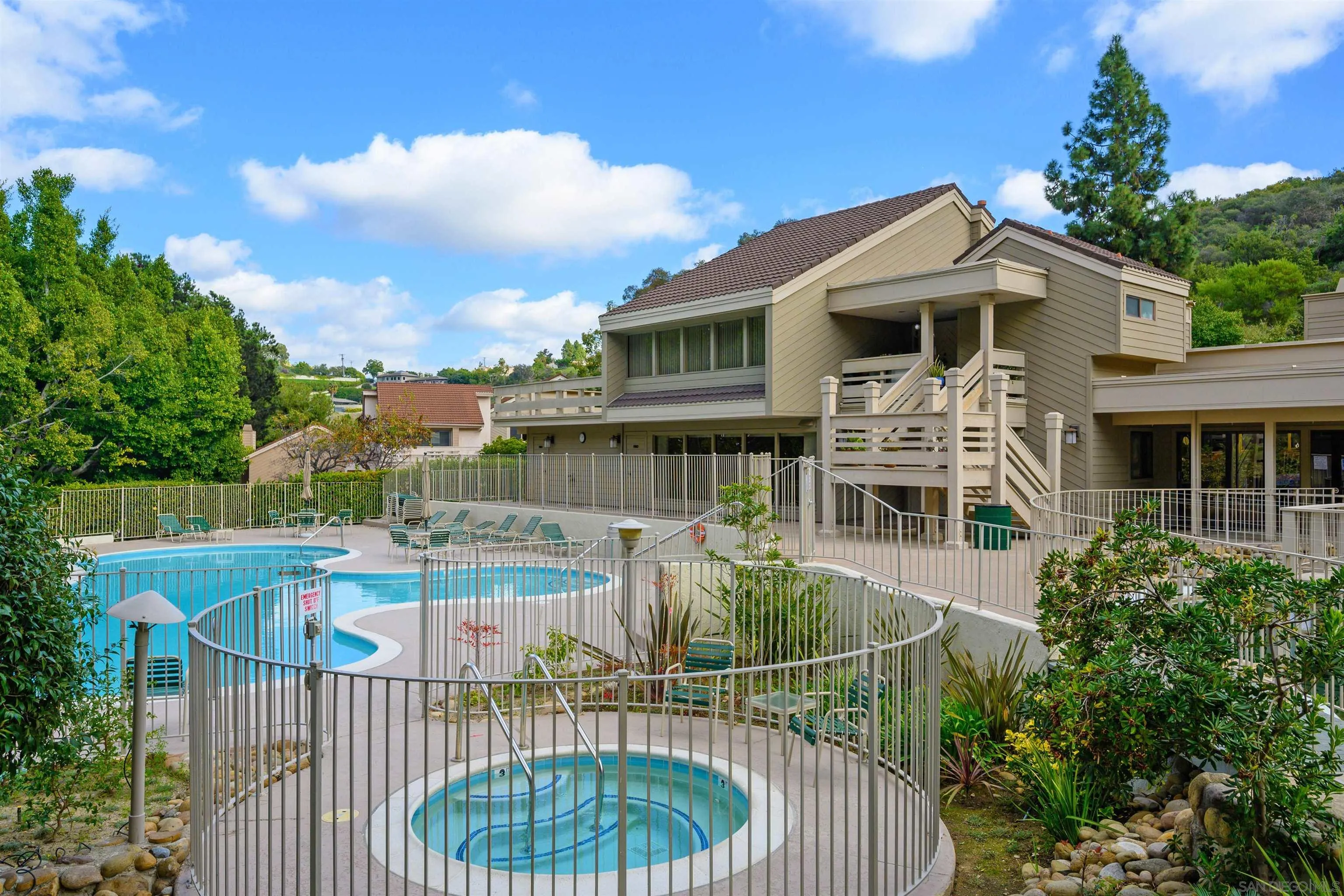https://cdn.realtyfeed.com/cdn/127/260011669/519b8abb38b3924363db1d3e9c12d331.webp