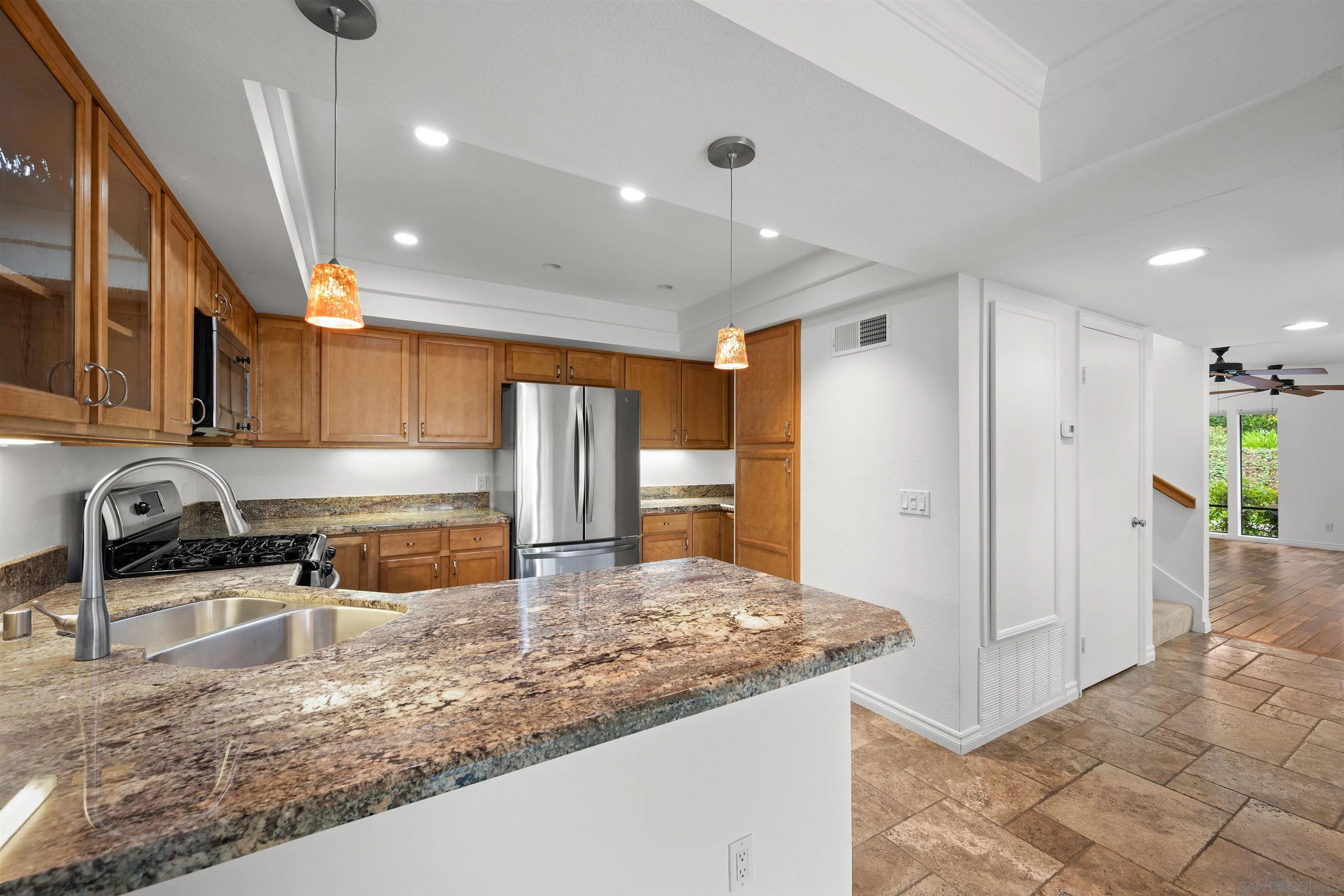 https://cdn.realtyfeed.com/cdn/127/260011669/64a97f9810cad95997df68eecc5baebd.webp