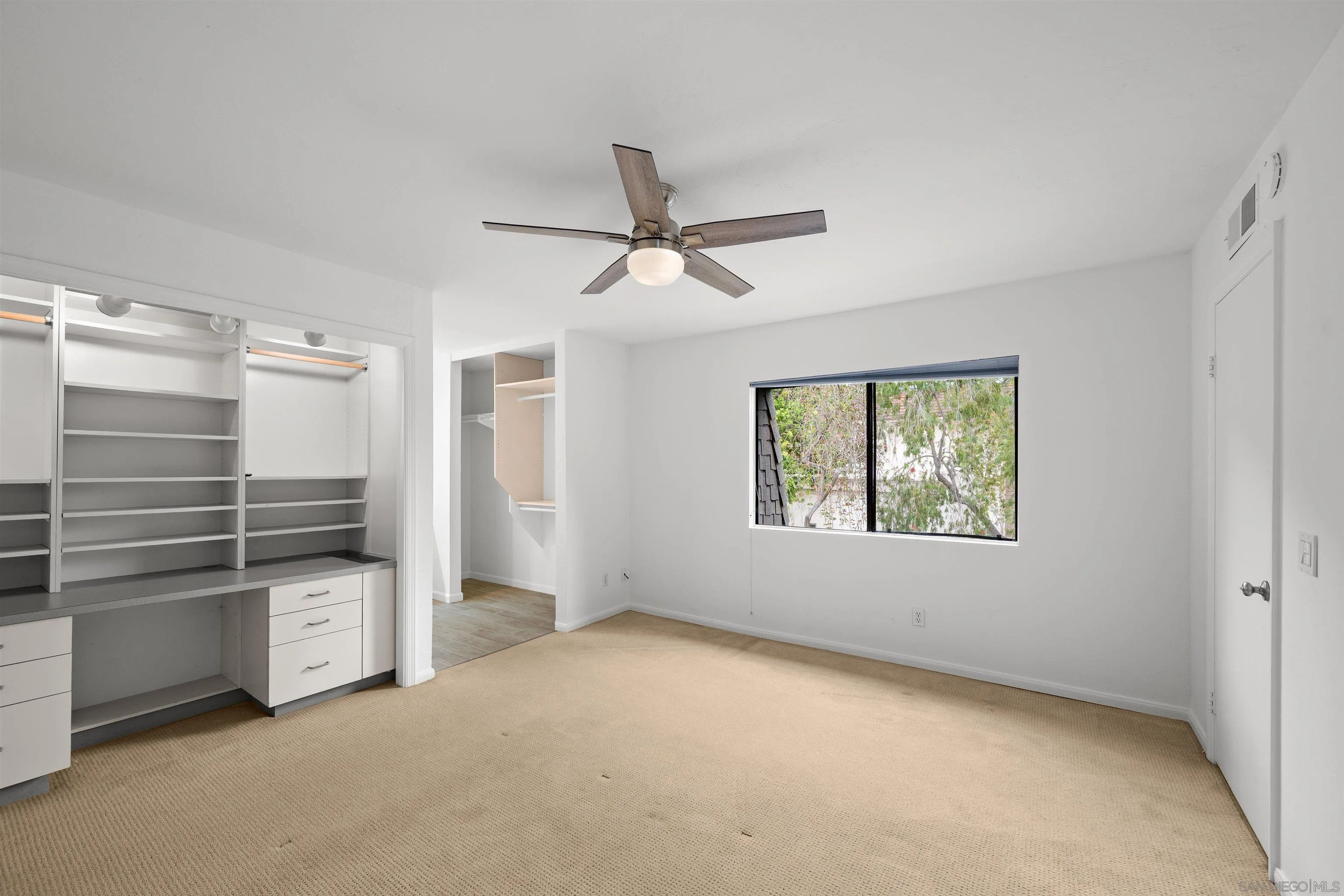 https://cdn.realtyfeed.com/cdn/127/260011669/a4b72759f74886c651bbe1e258c66136.webp