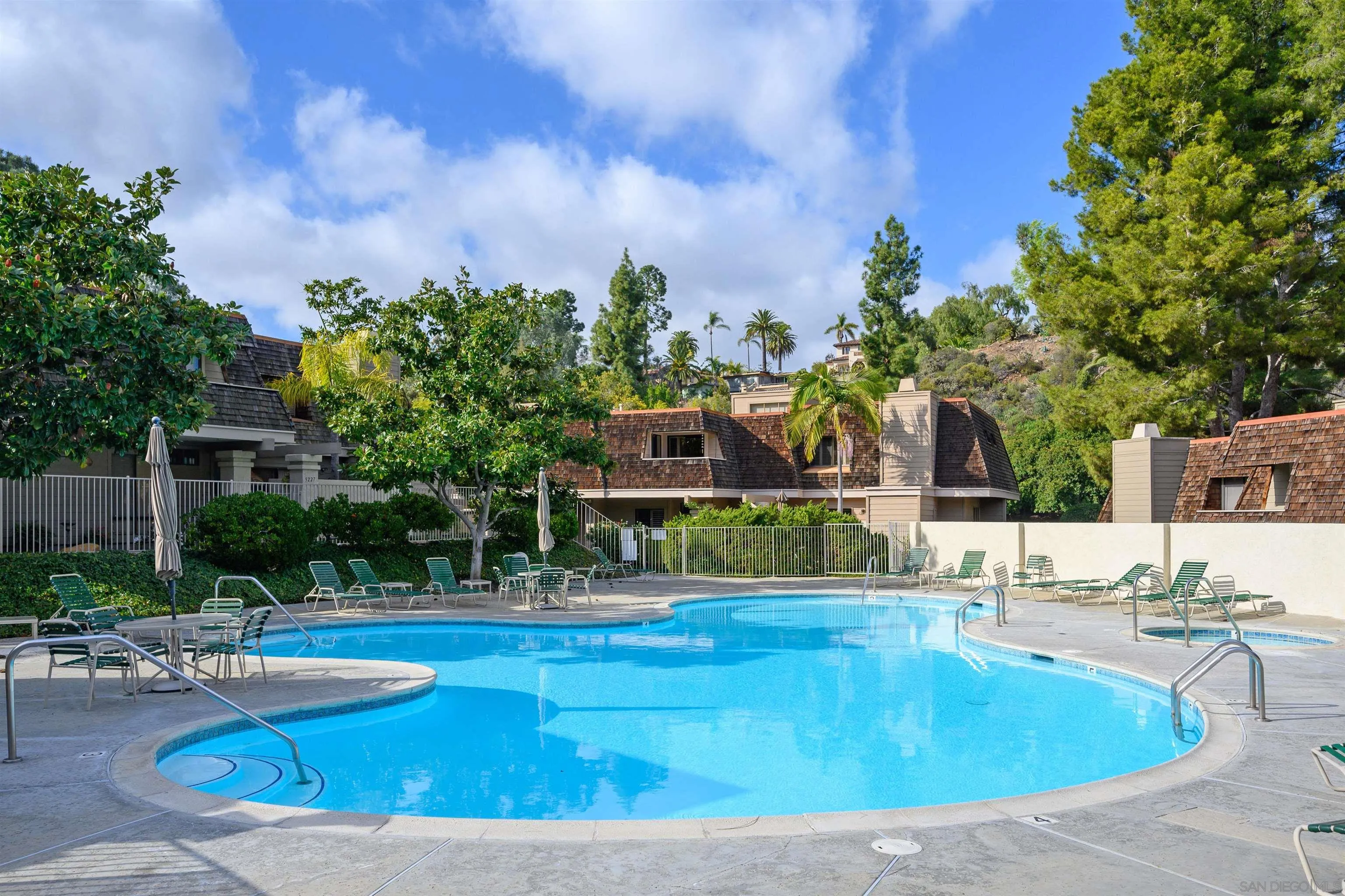 https://cdn.realtyfeed.com/cdn/127/260011669/c99aa0502fc2234bba439e4c920c9fa7.webp