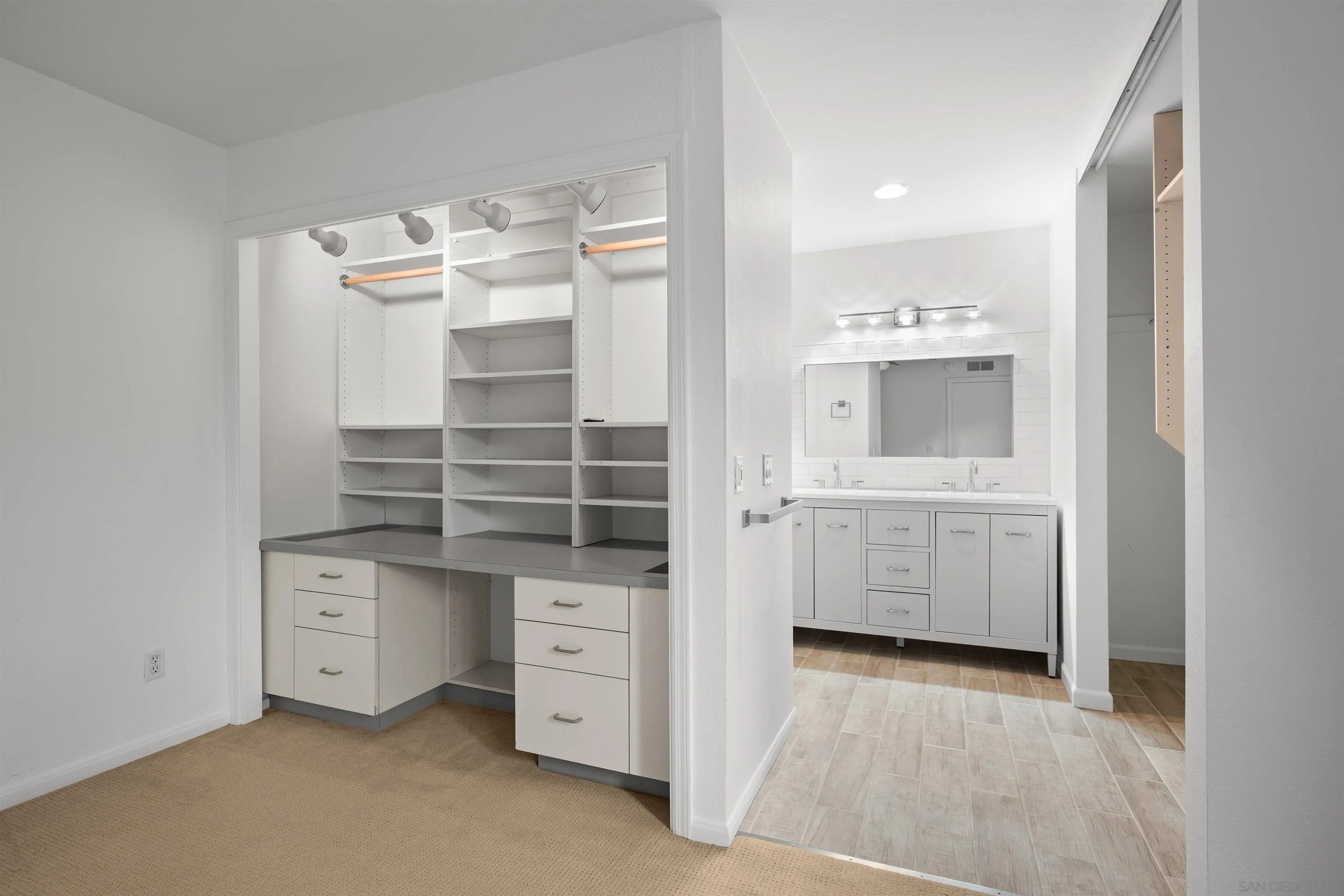 https://cdn.realtyfeed.com/cdn/127/260011669/d98d28e8380bc2d0518be9240502d785.webp