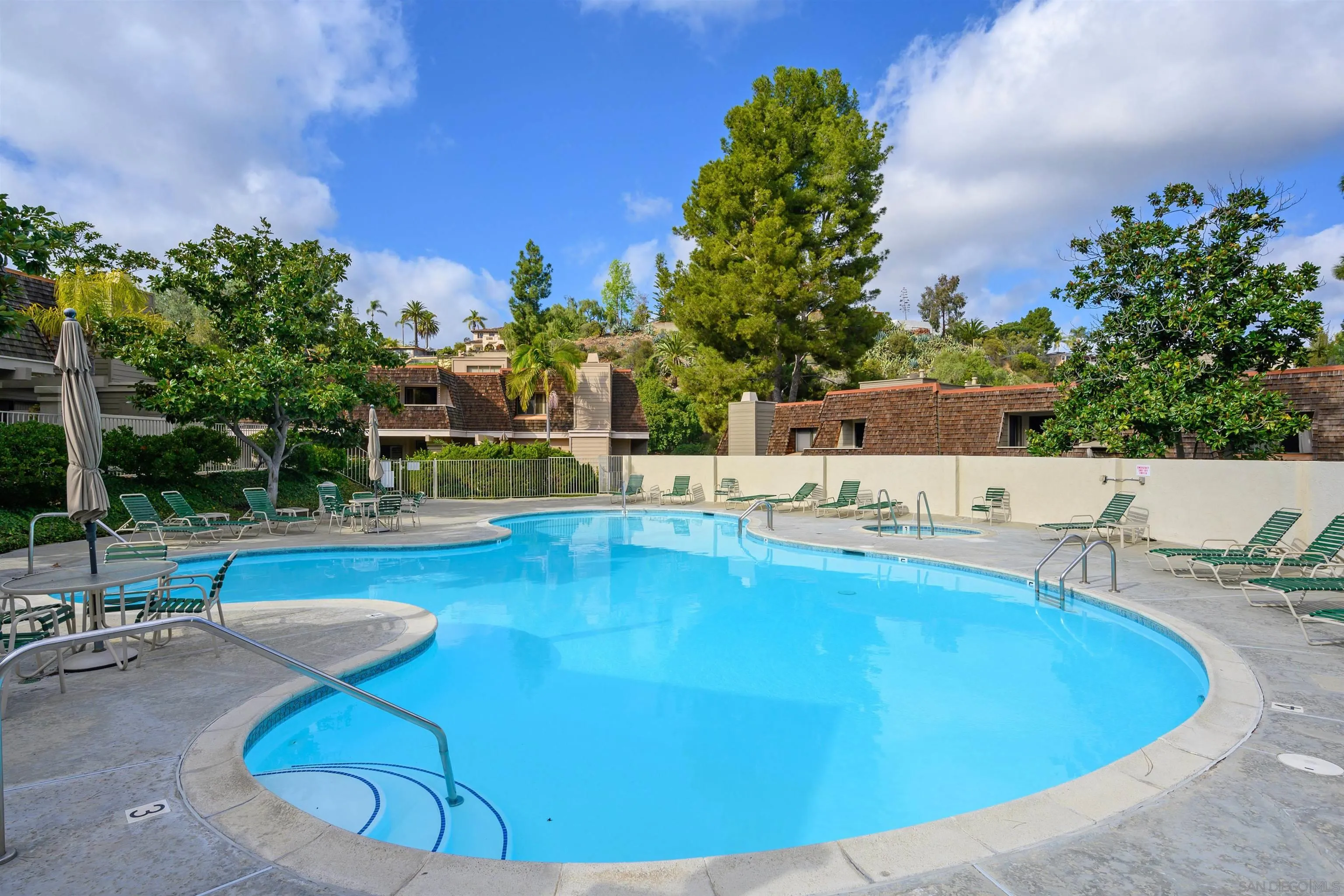 https://cdn.realtyfeed.com/cdn/127/260011669/e1f7ba306938254921cecf7bc0a46e62.webp
