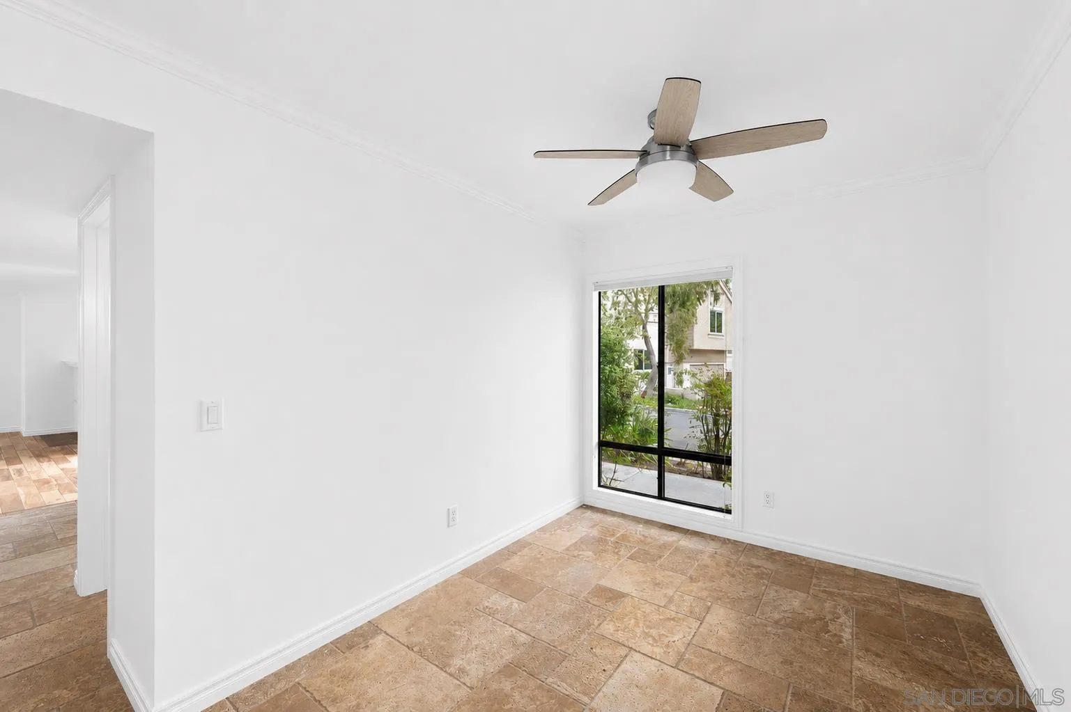 https://cdn.realtyfeed.com/cdn/127/260011669/f8c1f2c9d437789fff90fc25d69b0e46.webp