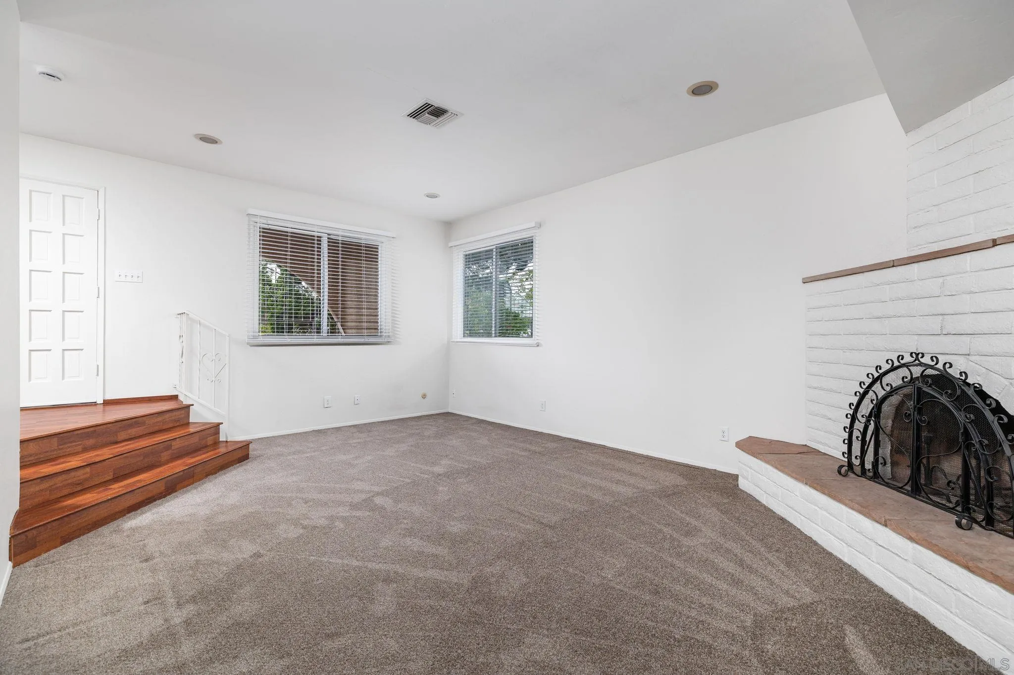 https://cdn.realtyfeed.com/cdn/127/260011677/13019350b05c2a21c2d1f68ac2623249.webp