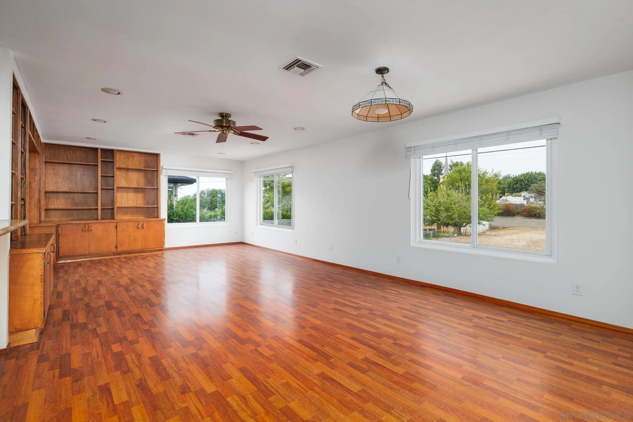https://cdn.realtyfeed.com/cdn/127/260011677/ac0586f0b888e9f9cd7b9984c5a57608.webp