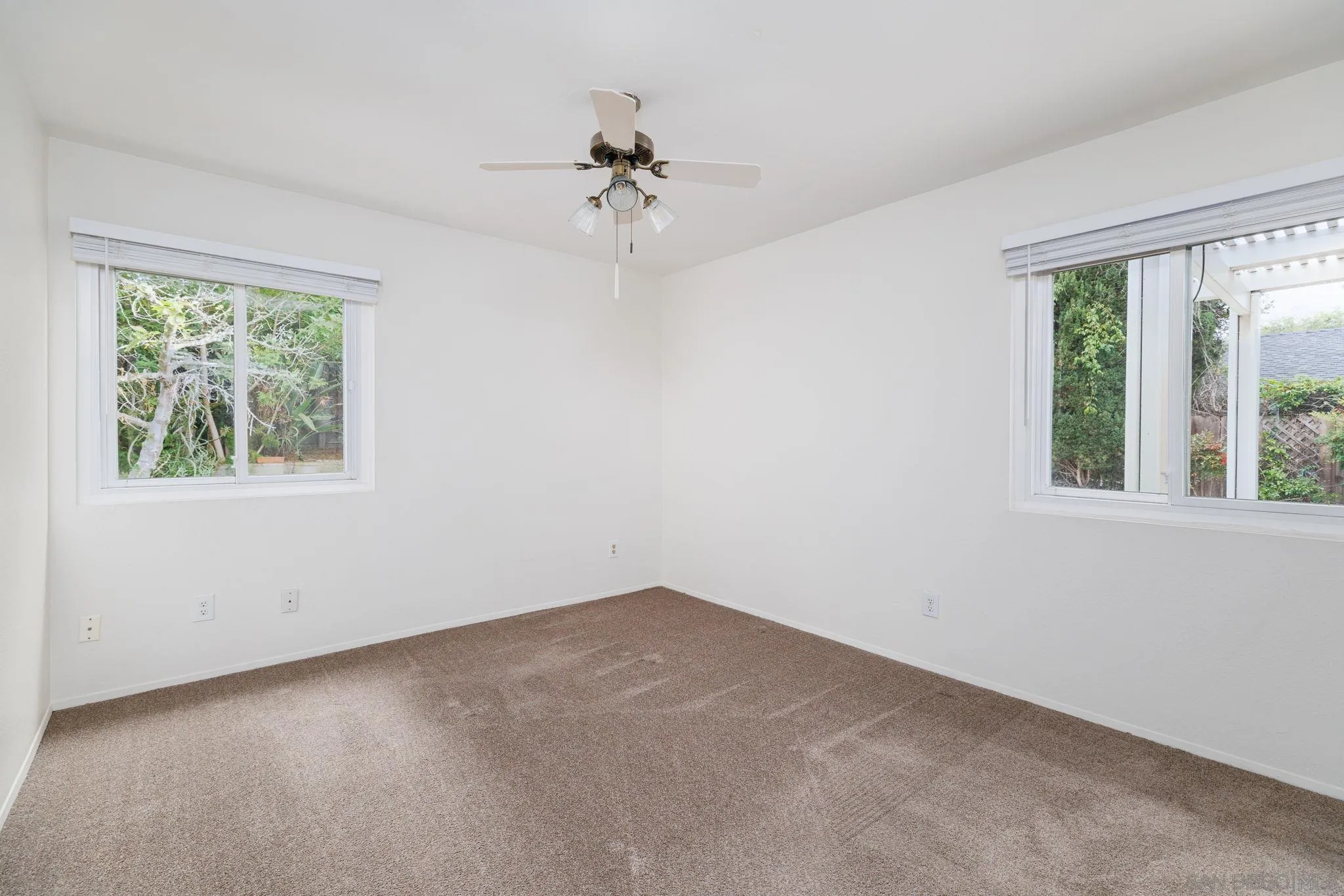https://cdn.realtyfeed.com/cdn/127/260011677/f733a79ff8c789c510d5b28935e0ad60.webp