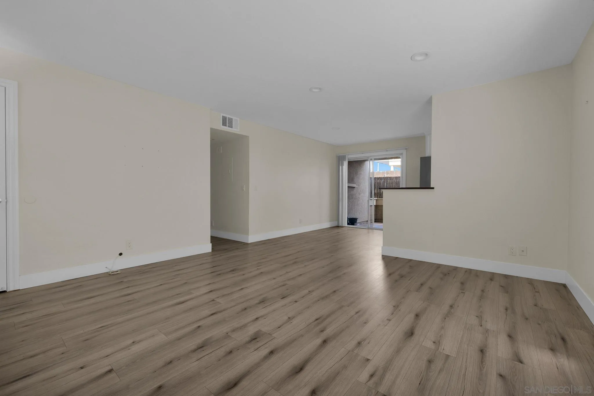 https://cdn.realtyfeed.com/cdn/127/260011681/68eee30491f092425a875d243cb0a9a5.webp