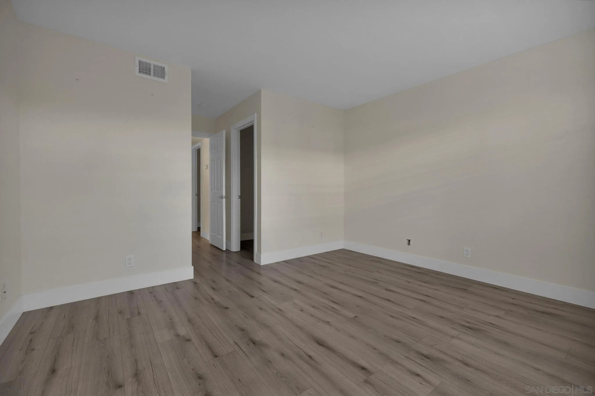 https://cdn.realtyfeed.com/cdn/127/260011681/6bf2a55b2409da3ae41a8a06673d559c.webp