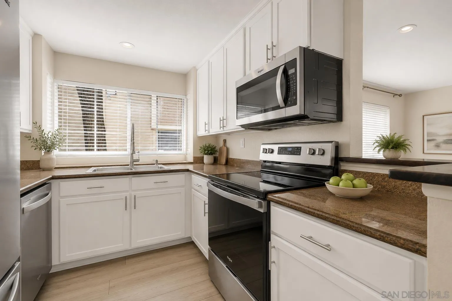 https://cdn.realtyfeed.com/cdn/127/260011681/8b0a8dadce4d2bf3c18ae60b556cd646.webp