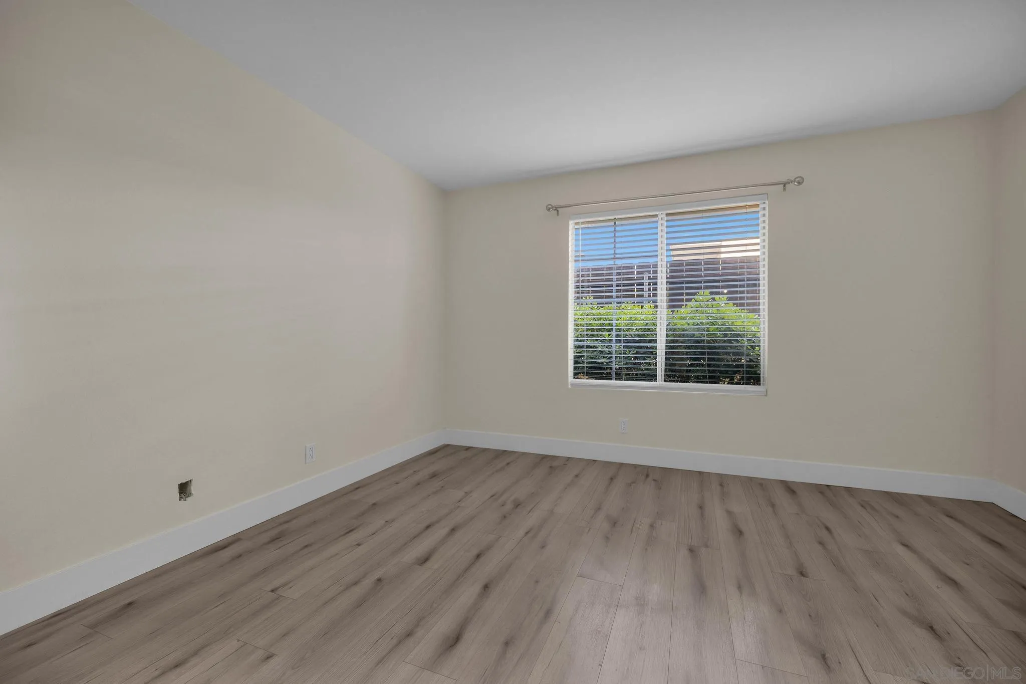 https://cdn.realtyfeed.com/cdn/127/260011681/d07128e860554656bd79161f583d44be.webp