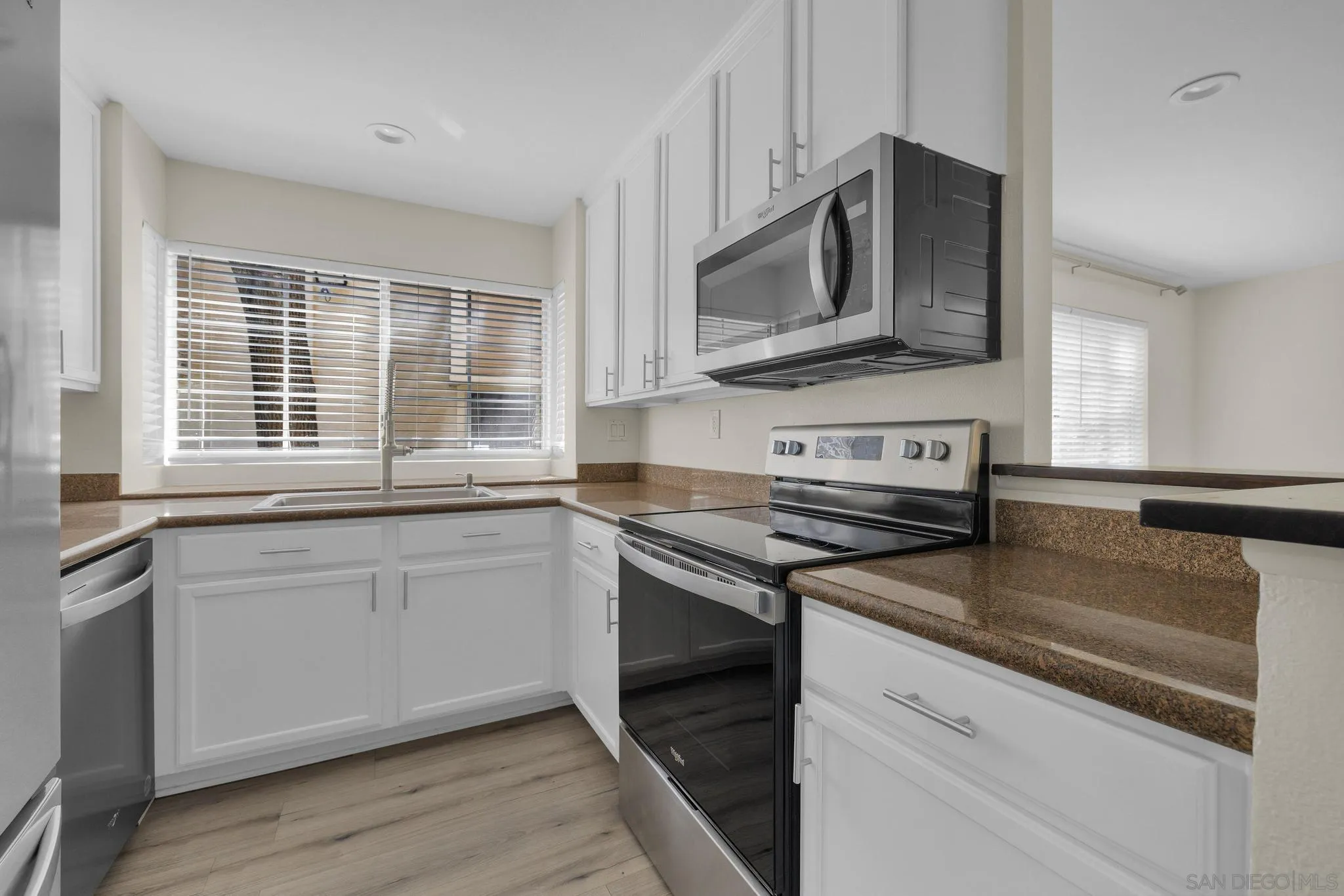 https://cdn.realtyfeed.com/cdn/127/260011681/fa623fae0f713d31ba44cd01043605ca.webp