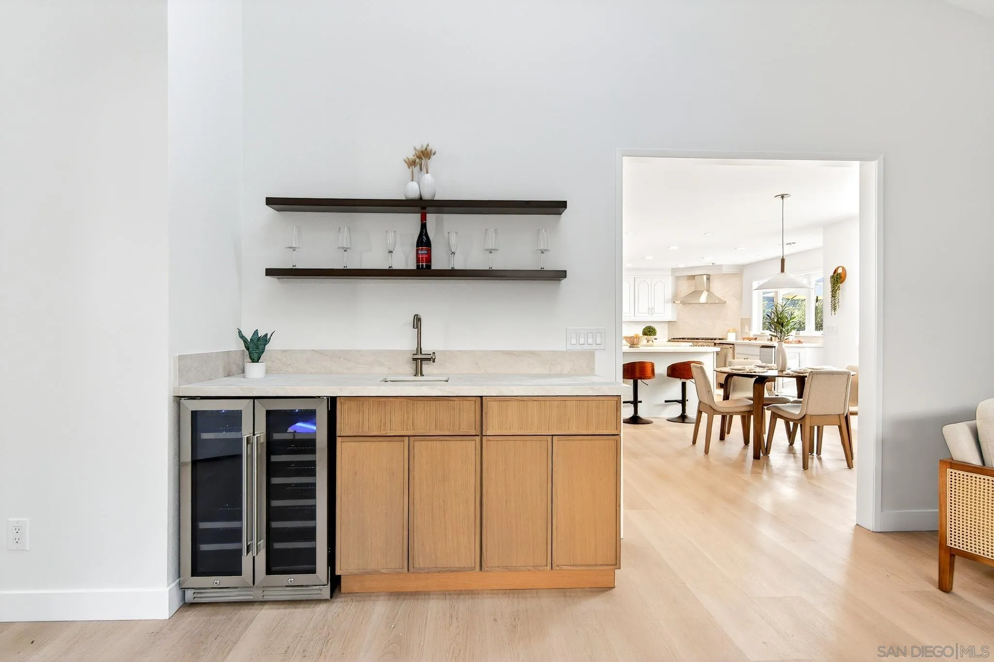 https://cdn.realtyfeed.com/cdn/127/260011684/101c9922f7b2158977752e27eeab7af6.webp