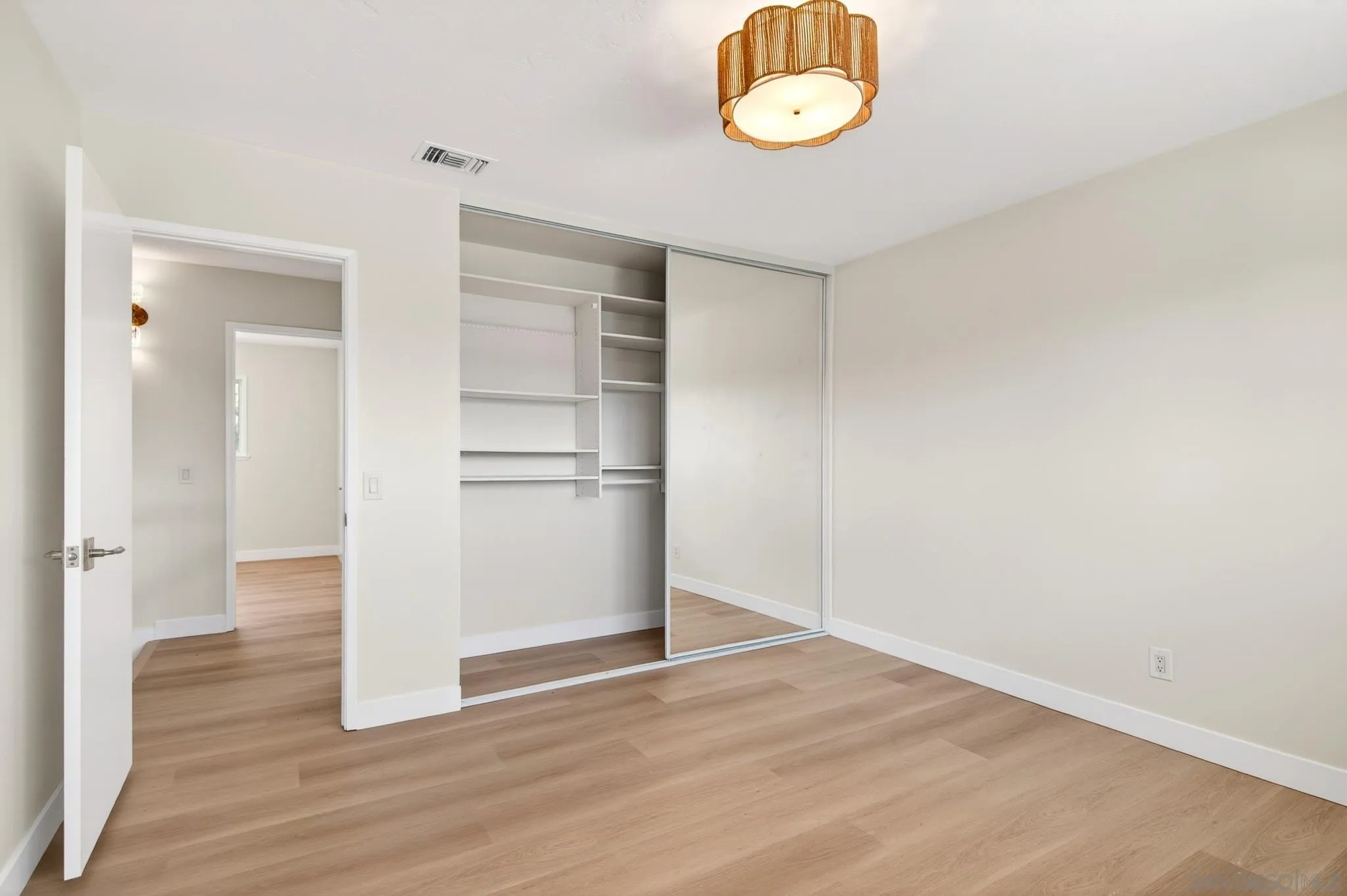 https://cdn.realtyfeed.com/cdn/127/260011684/18d75978306b19e9d864c6e99470a2a5.webp