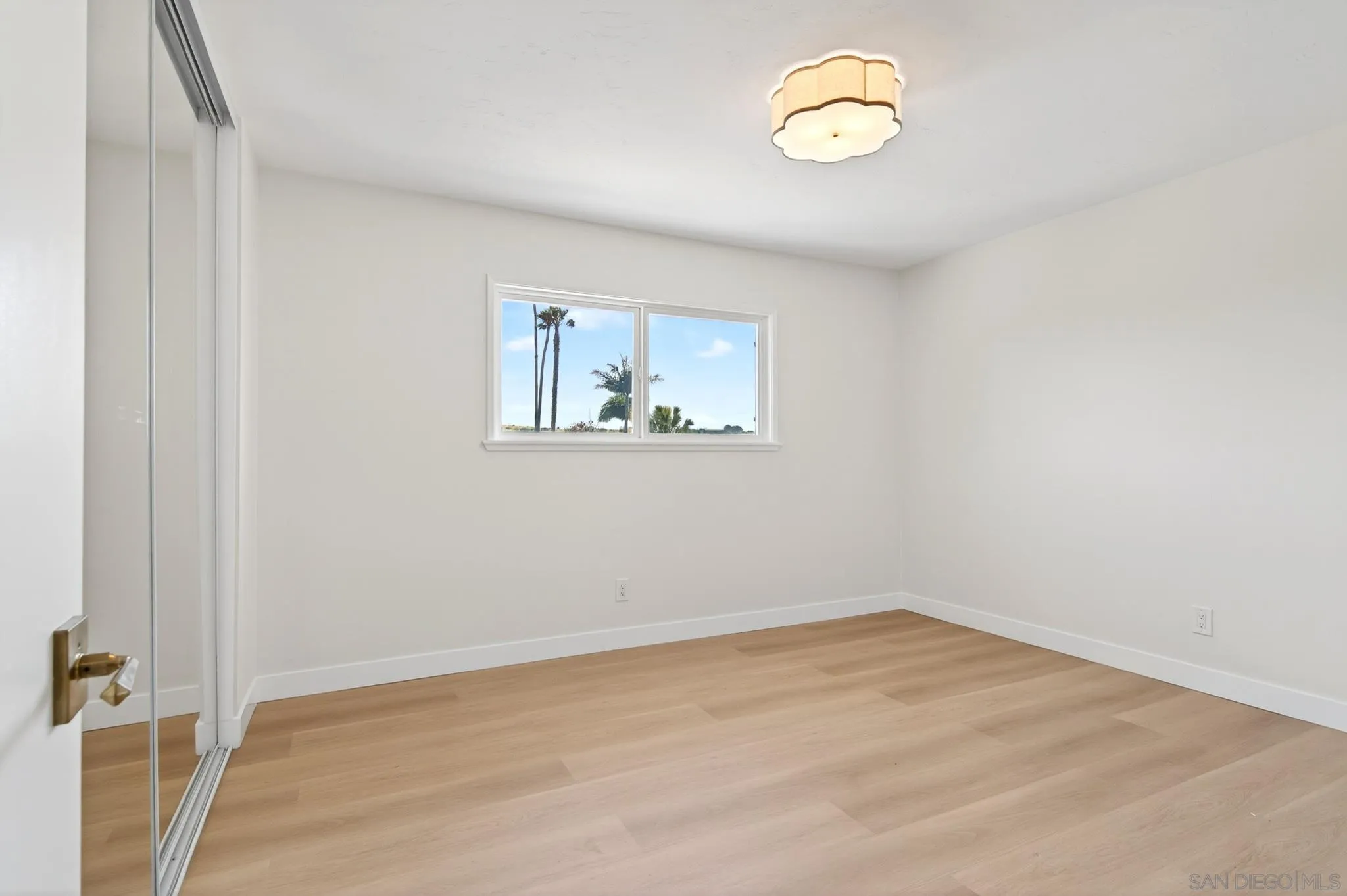 https://cdn.realtyfeed.com/cdn/127/260011684/28ec86d7192e8ab2f10bc878afc91f7d.webp