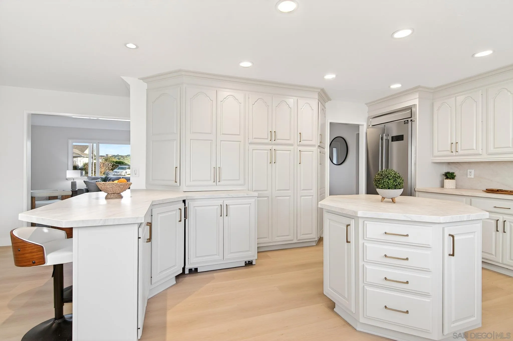 https://cdn.realtyfeed.com/cdn/127/260011684/3ef0d6736a1e4caab07286c4900b279b.webp