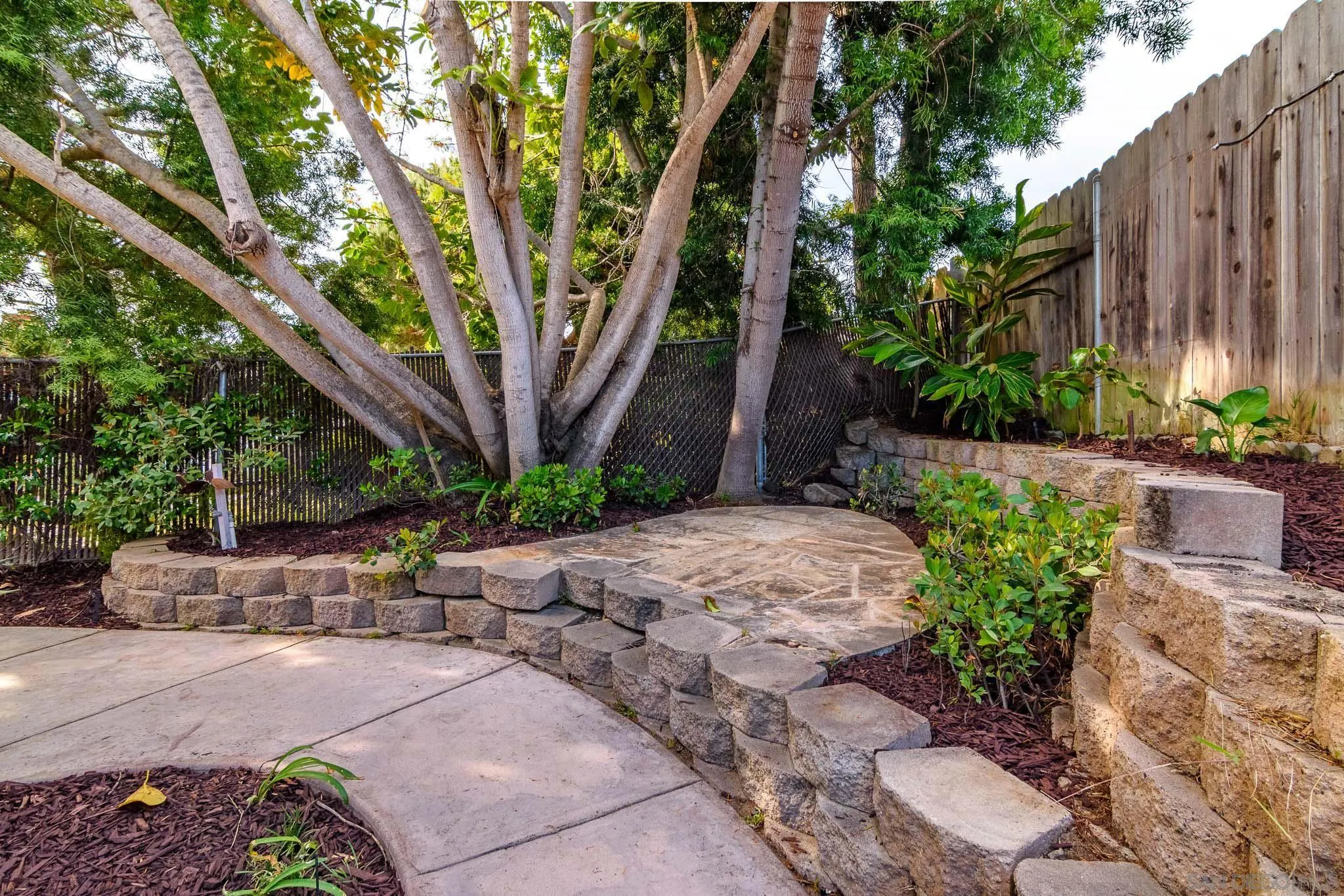 https://cdn.realtyfeed.com/cdn/127/260011684/79878ee07369ad3d26aad406a5c95e4c.webp