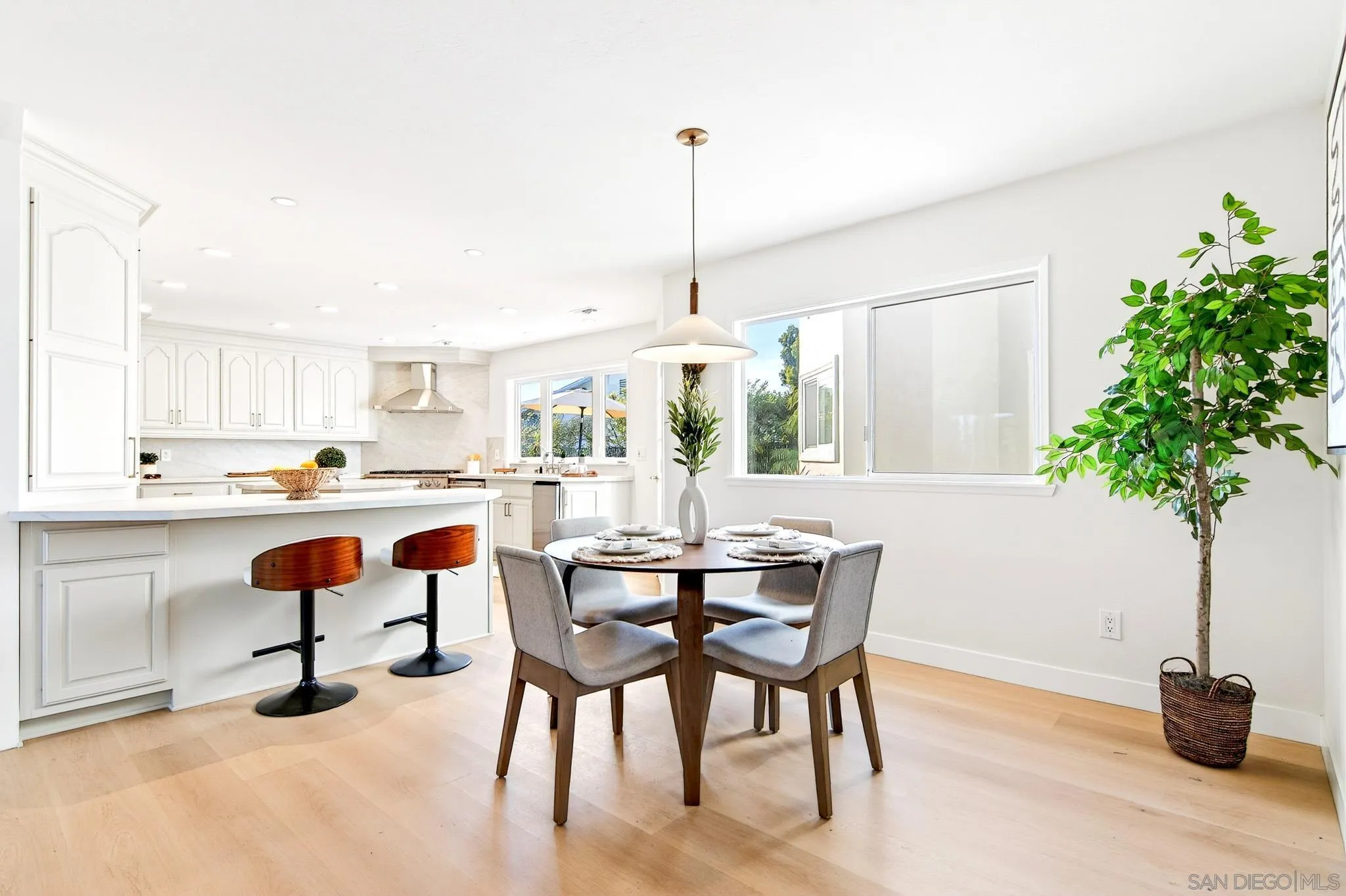 https://cdn.realtyfeed.com/cdn/127/260011684/a3eb19a91f6ea8d811f28bd5c4708399.webp