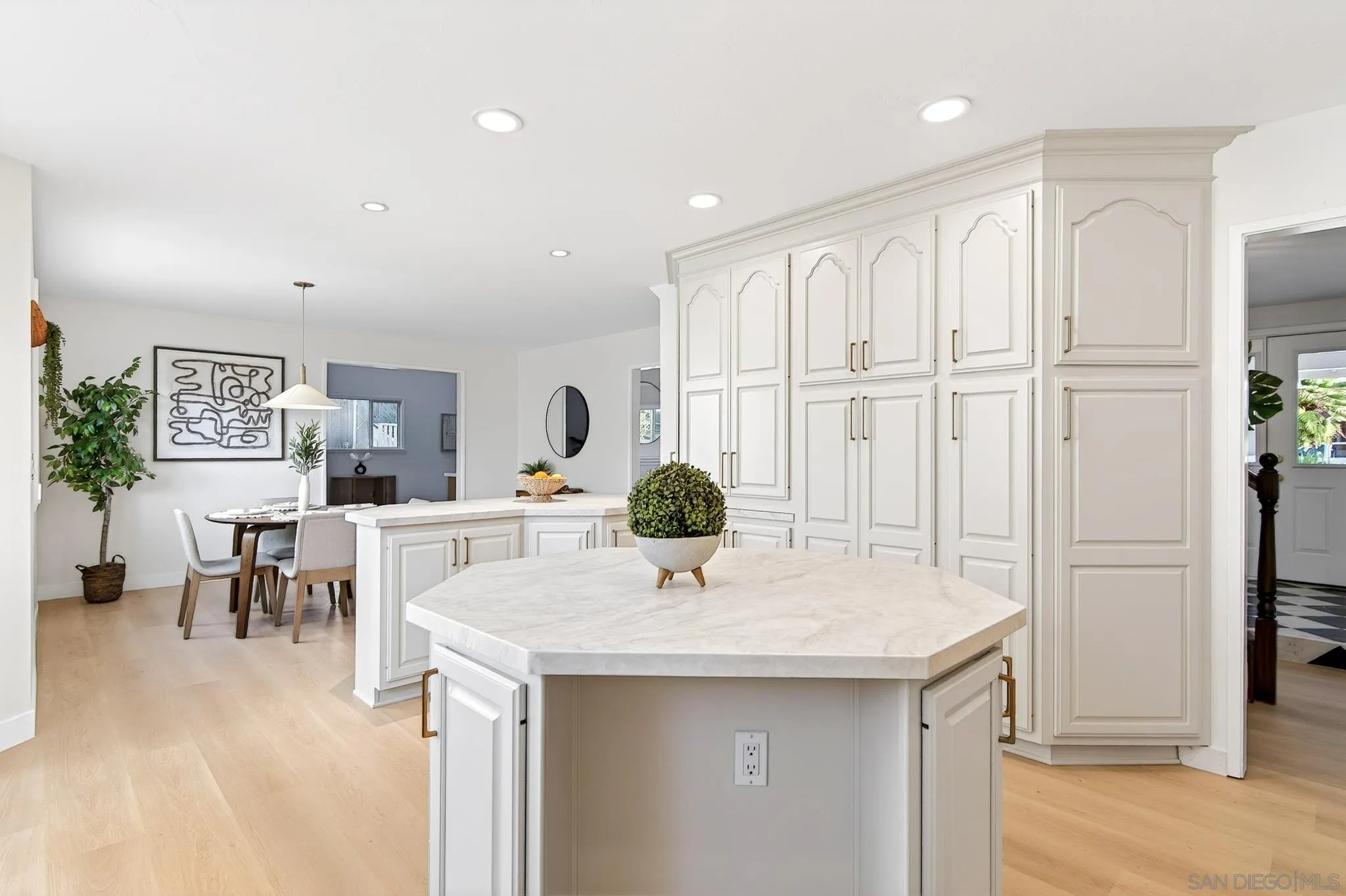 https://cdn.realtyfeed.com/cdn/127/260011684/bf7be952f4dda97ecec1e5c535cab4e8.webp